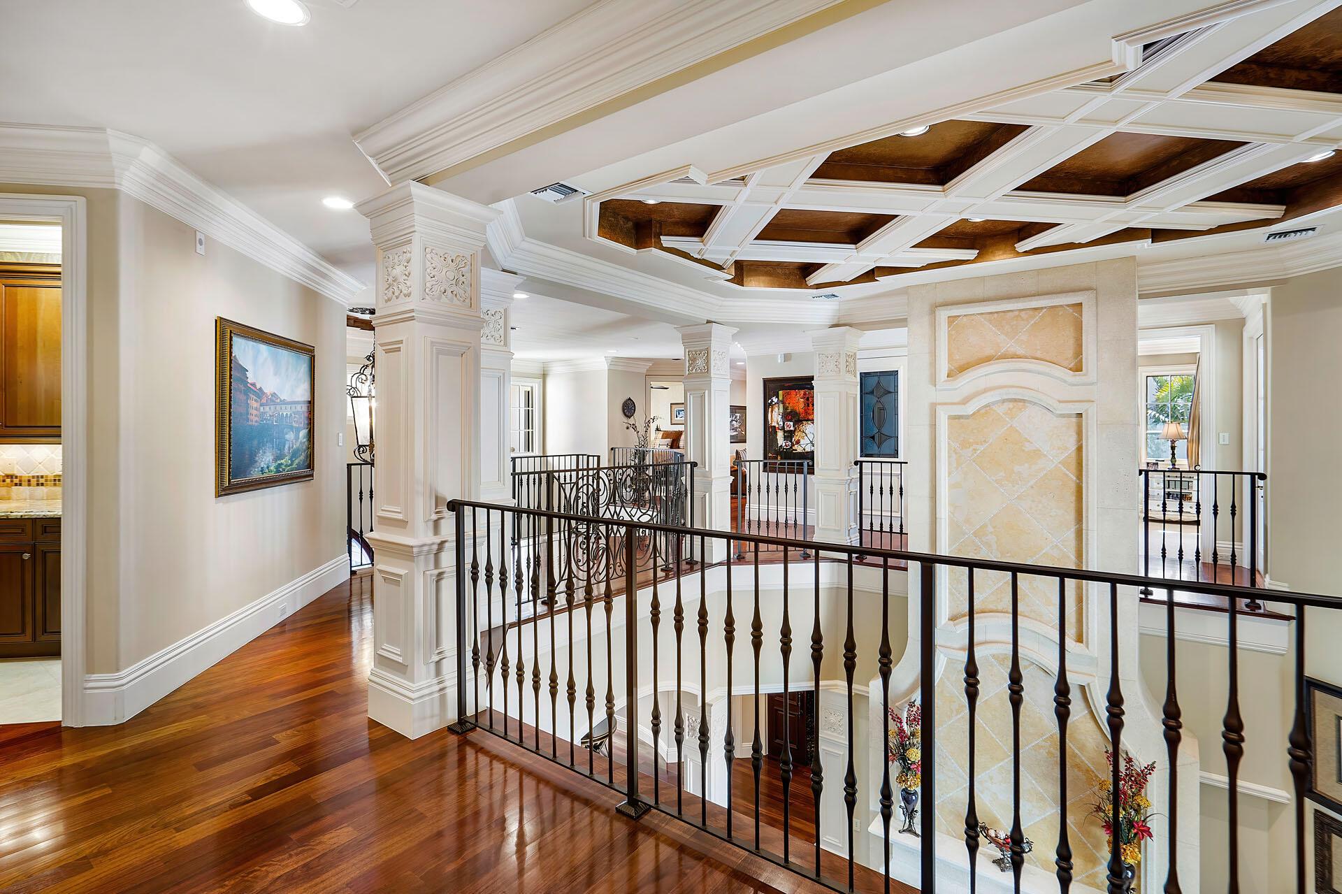 ROYAL PALM YACHT & COUNTRY CLUB - Residential