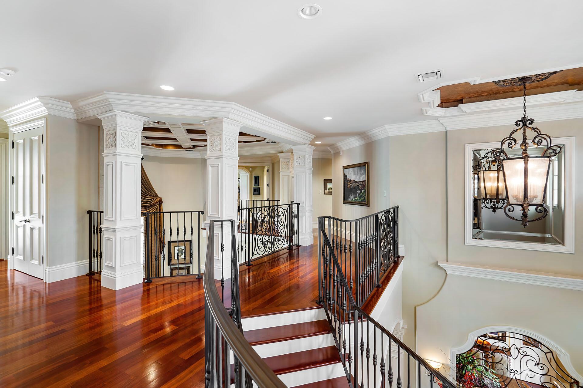 ROYAL PALM YACHT & COUNTRY CLUB - Residential