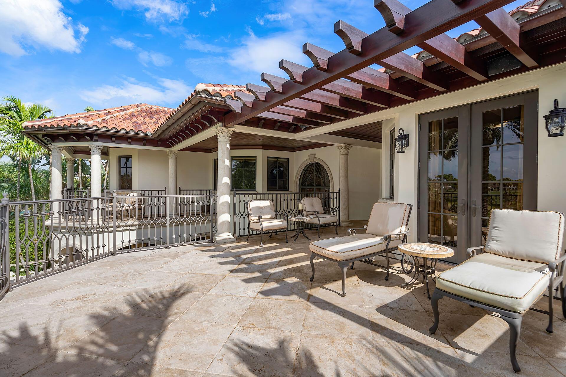 ROYAL PALM YACHT & COUNTRY CLUB - Residential