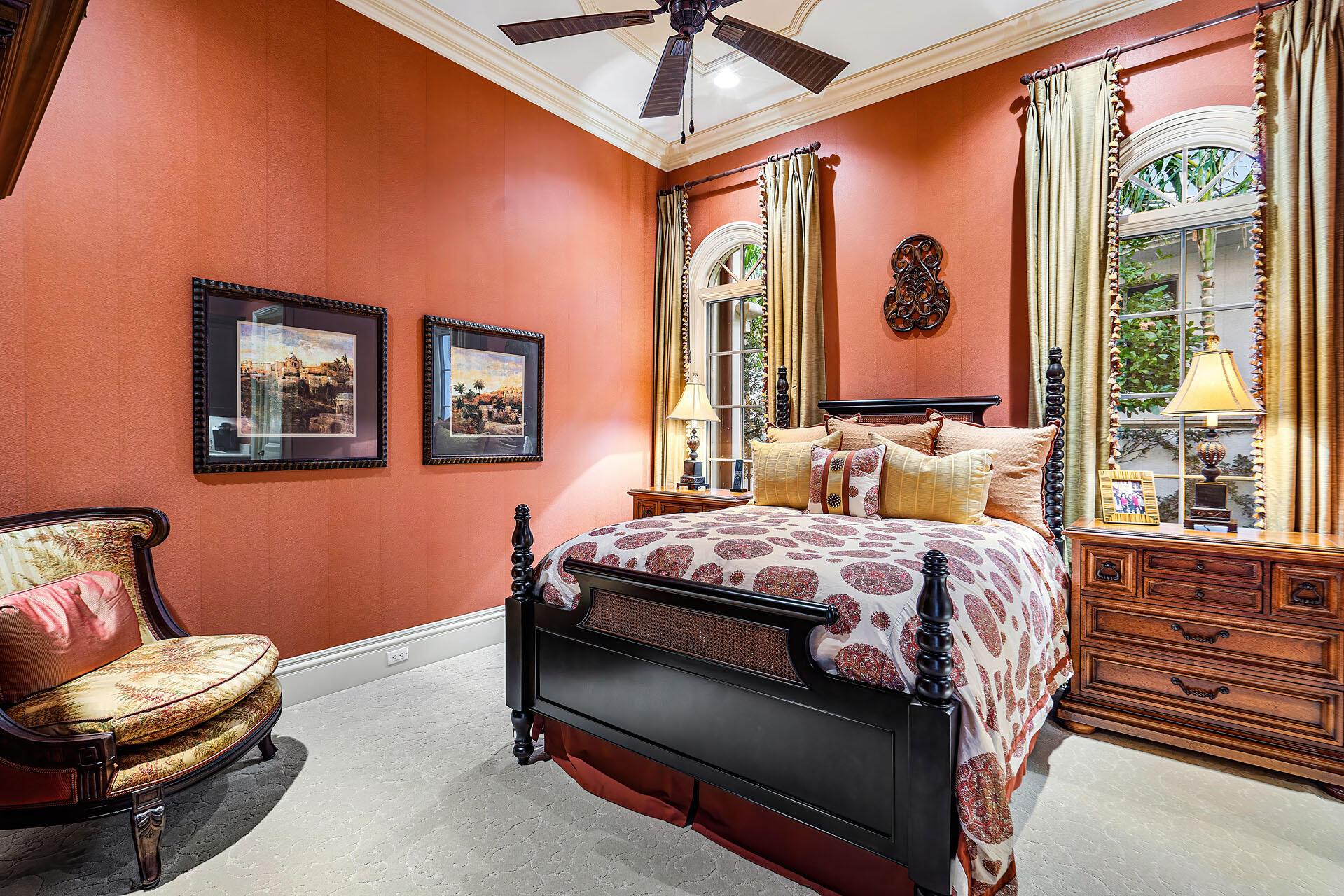 ROYAL PALM YACHT & COUNTRY CLUB - Residential