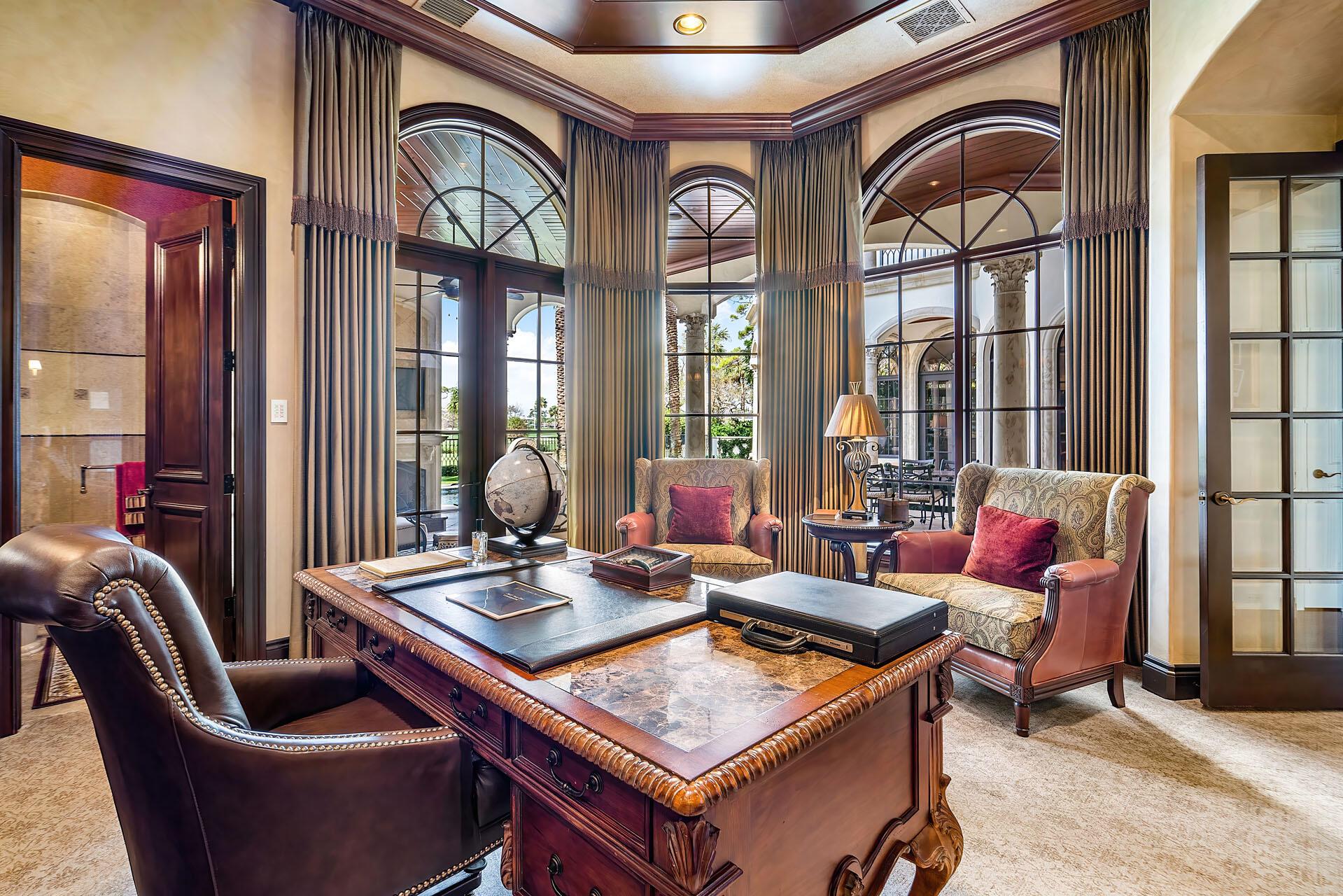 ROYAL PALM YACHT & COUNTRY CLUB - Residential