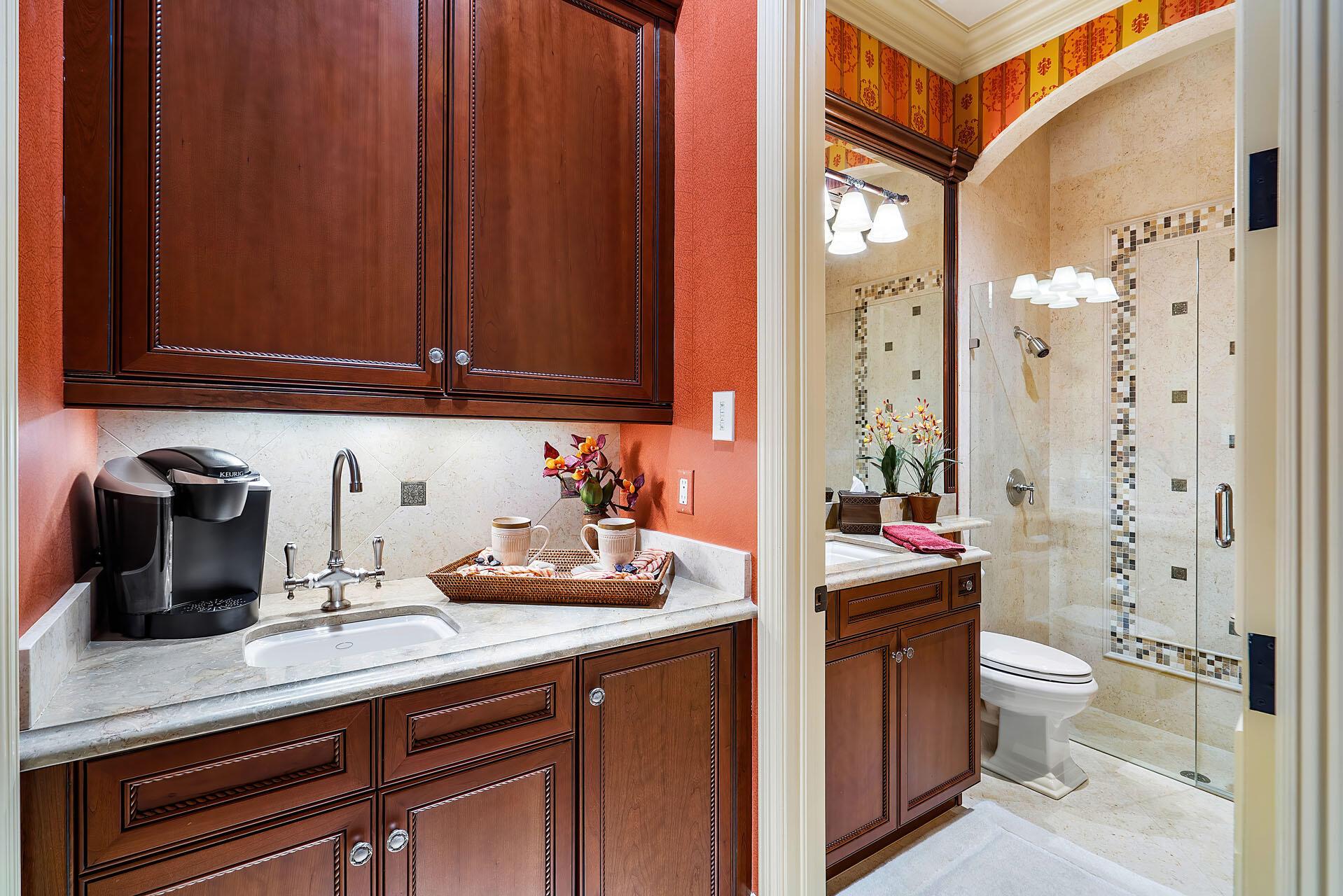 ROYAL PALM YACHT & COUNTRY CLUB - Residential