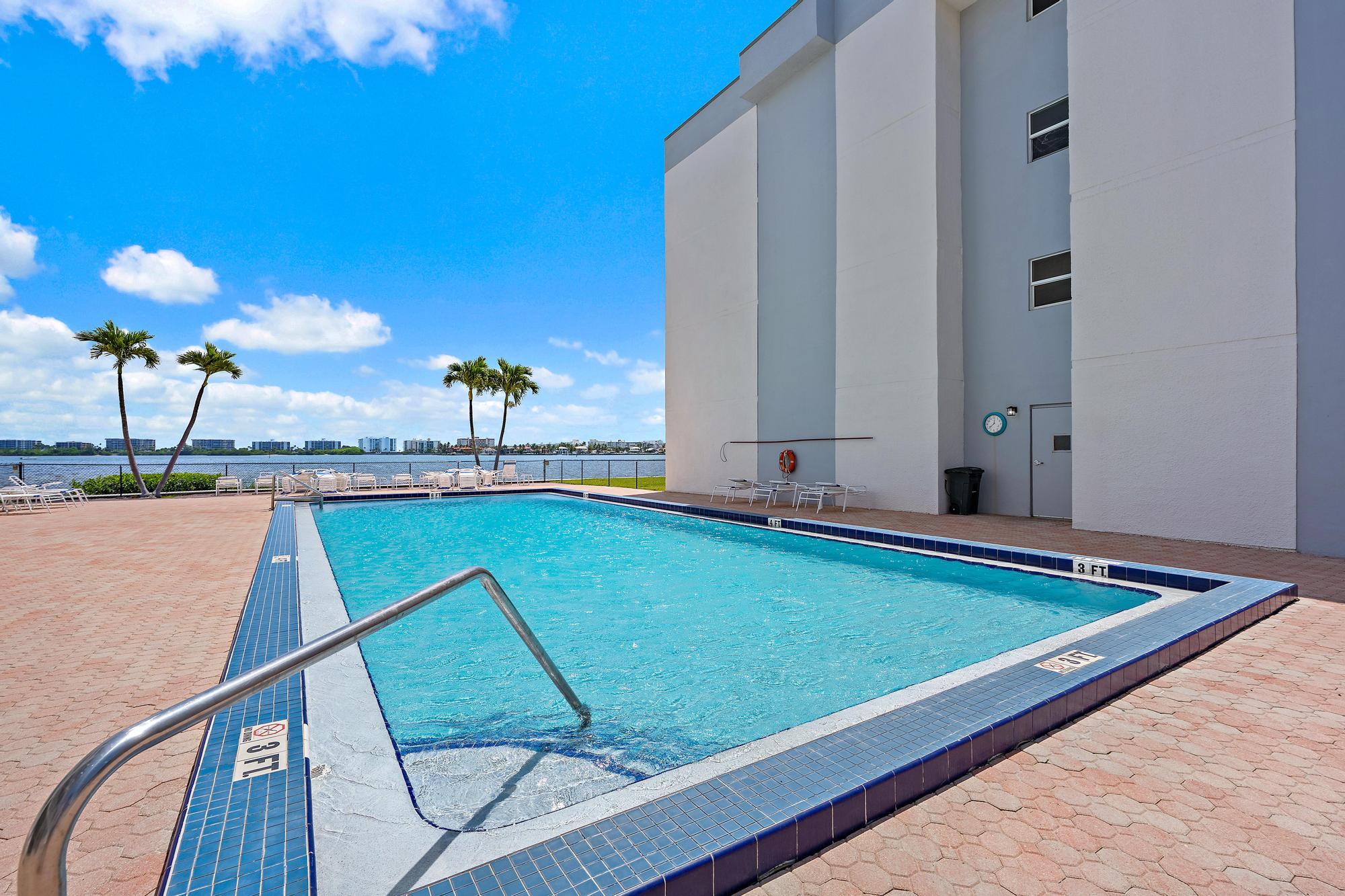 PALM LAKE 1 CONDO - Residential