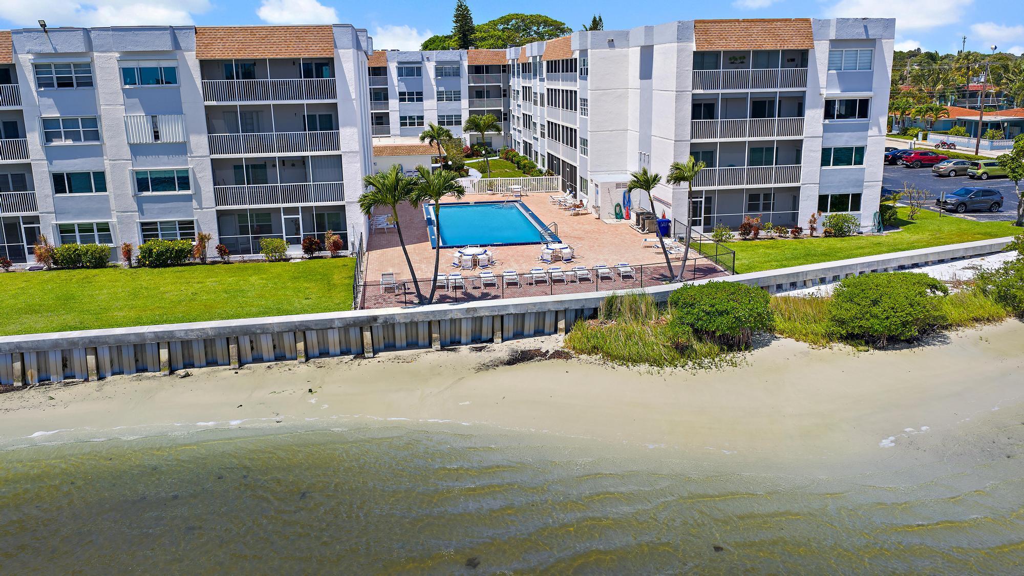 PALM LAKE 1 CONDO - Residential