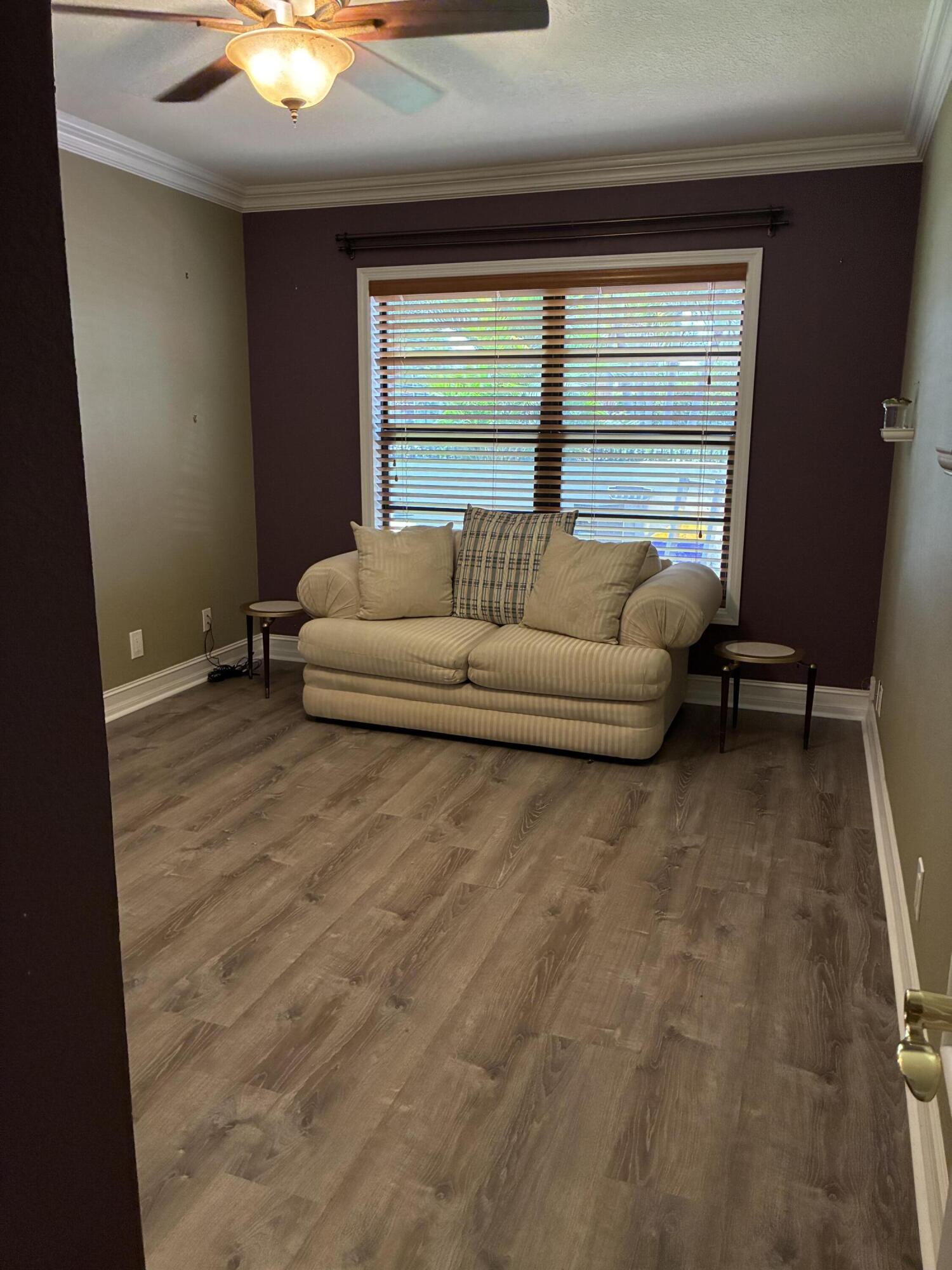 MIRROR LAKES 1 - Residential