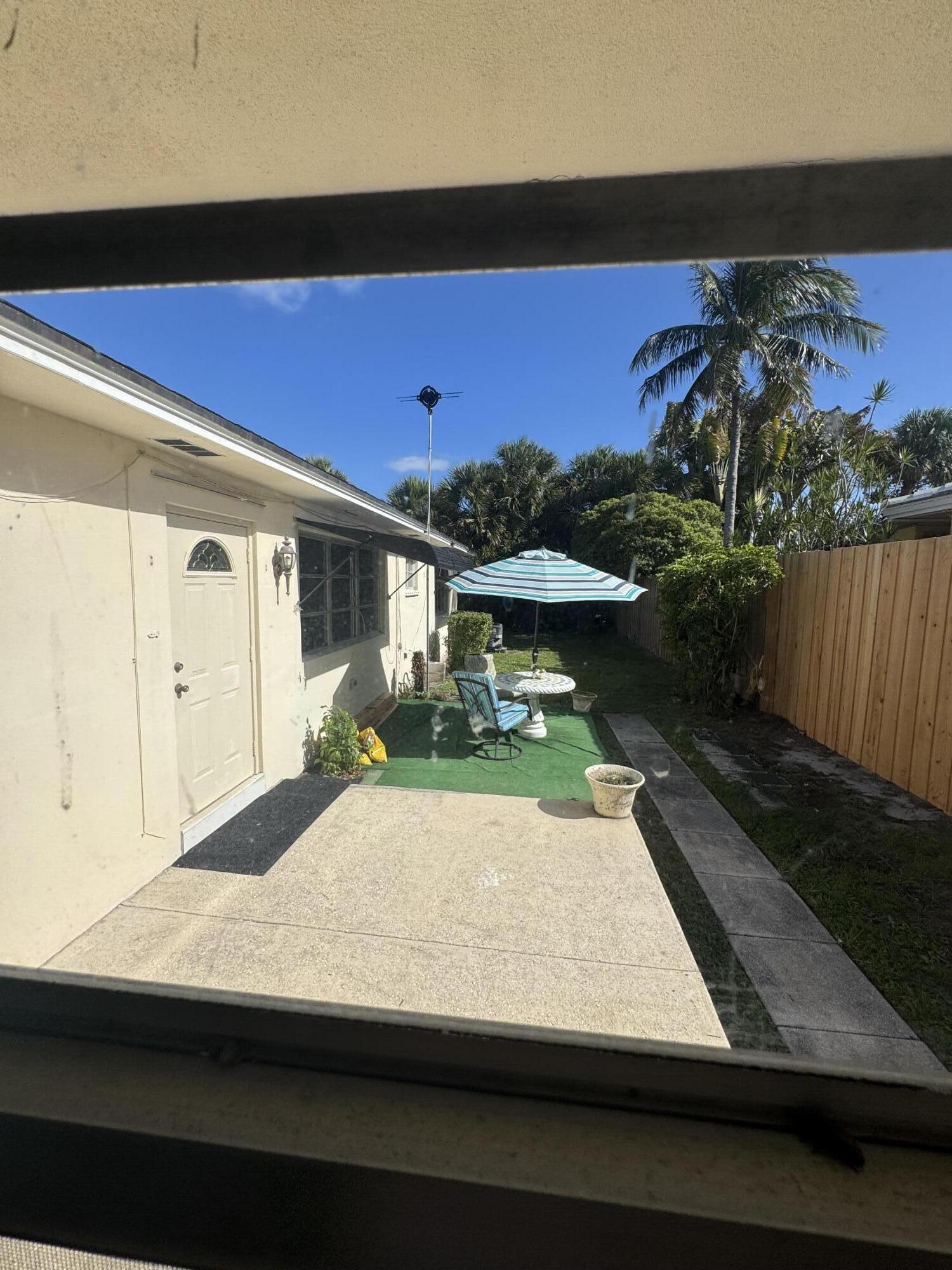 NORTH LAKE WORTH - Residential Lease