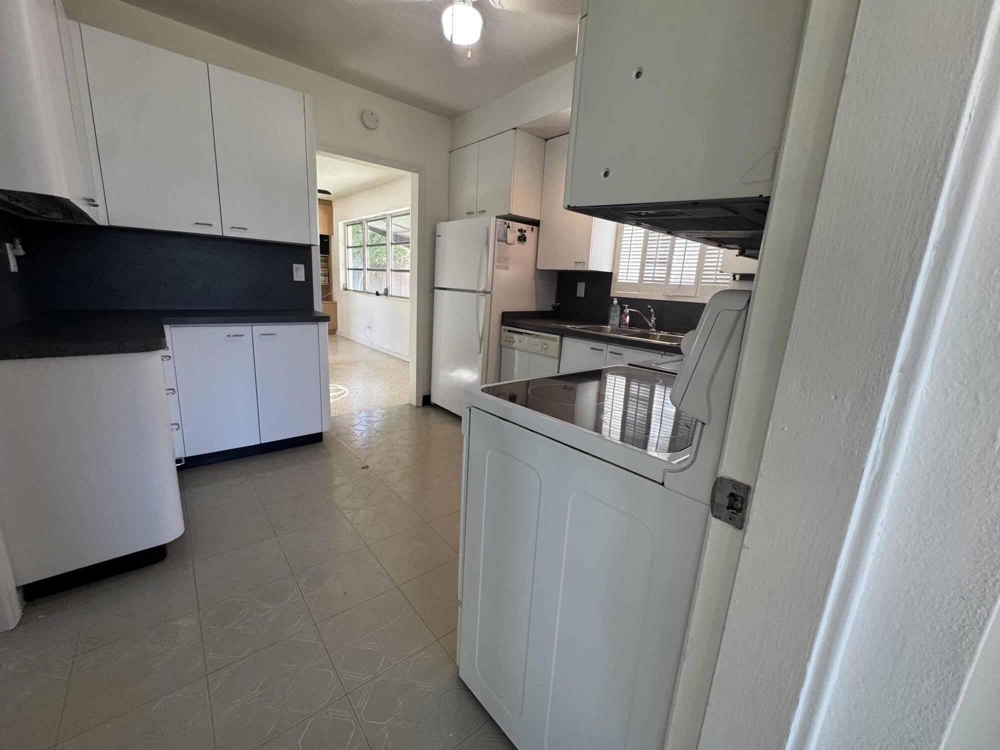 NORTH LAKE WORTH - Residential Lease