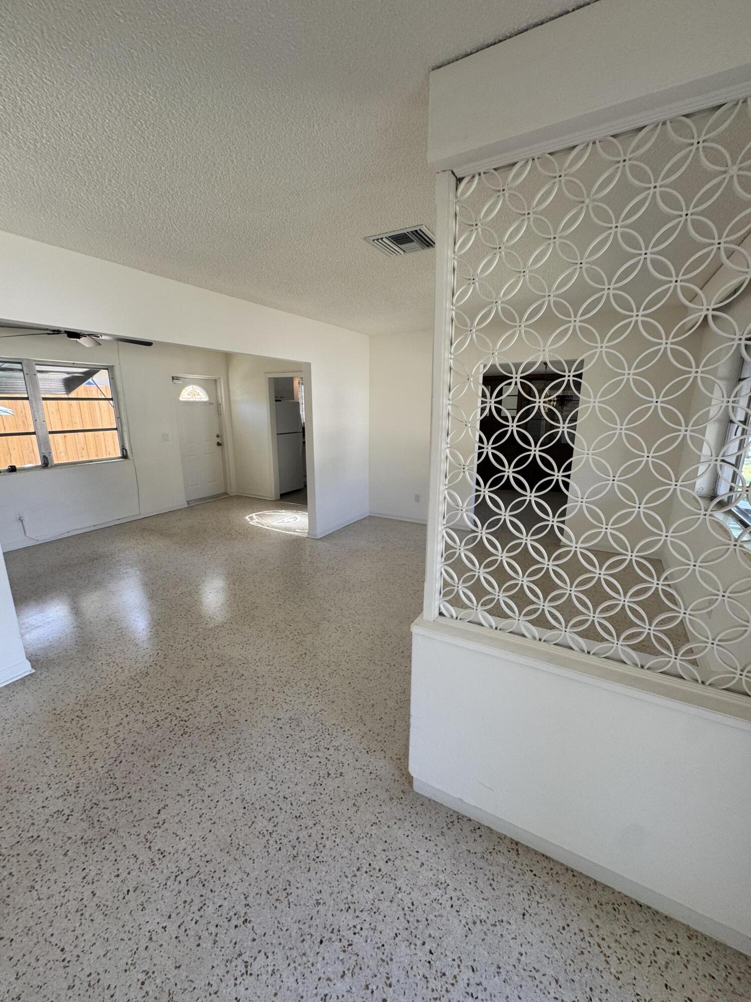 NORTH LAKE WORTH - Residential Lease