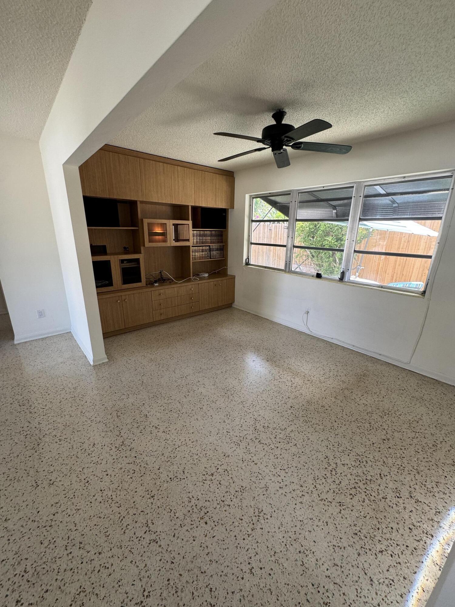 NORTH LAKE WORTH - Residential Lease