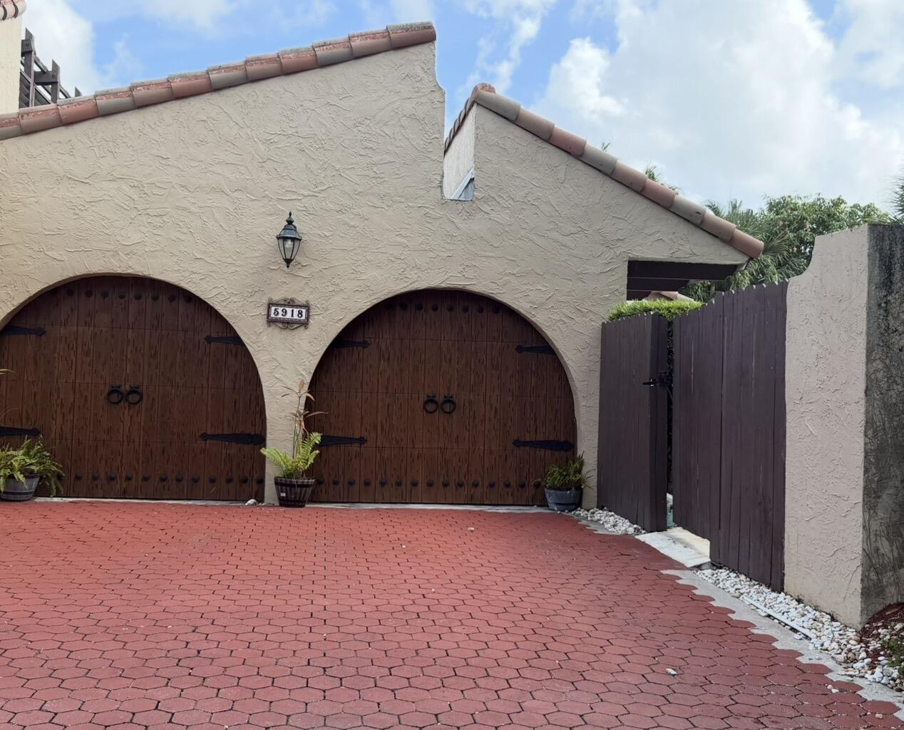 PATIOS DEL MAR - Residential