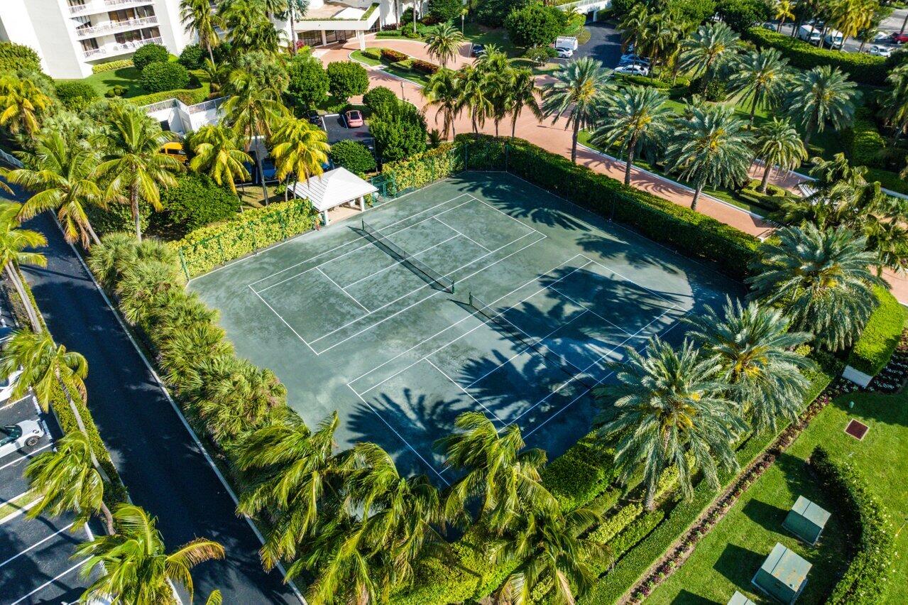 TWENTY SEVEN SEVENTY SOUTH OCEAN BLVD - Residential