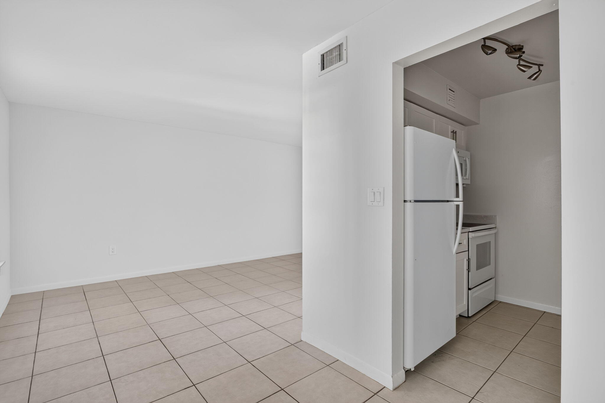 MELODIE ESTATES - Residential Lease