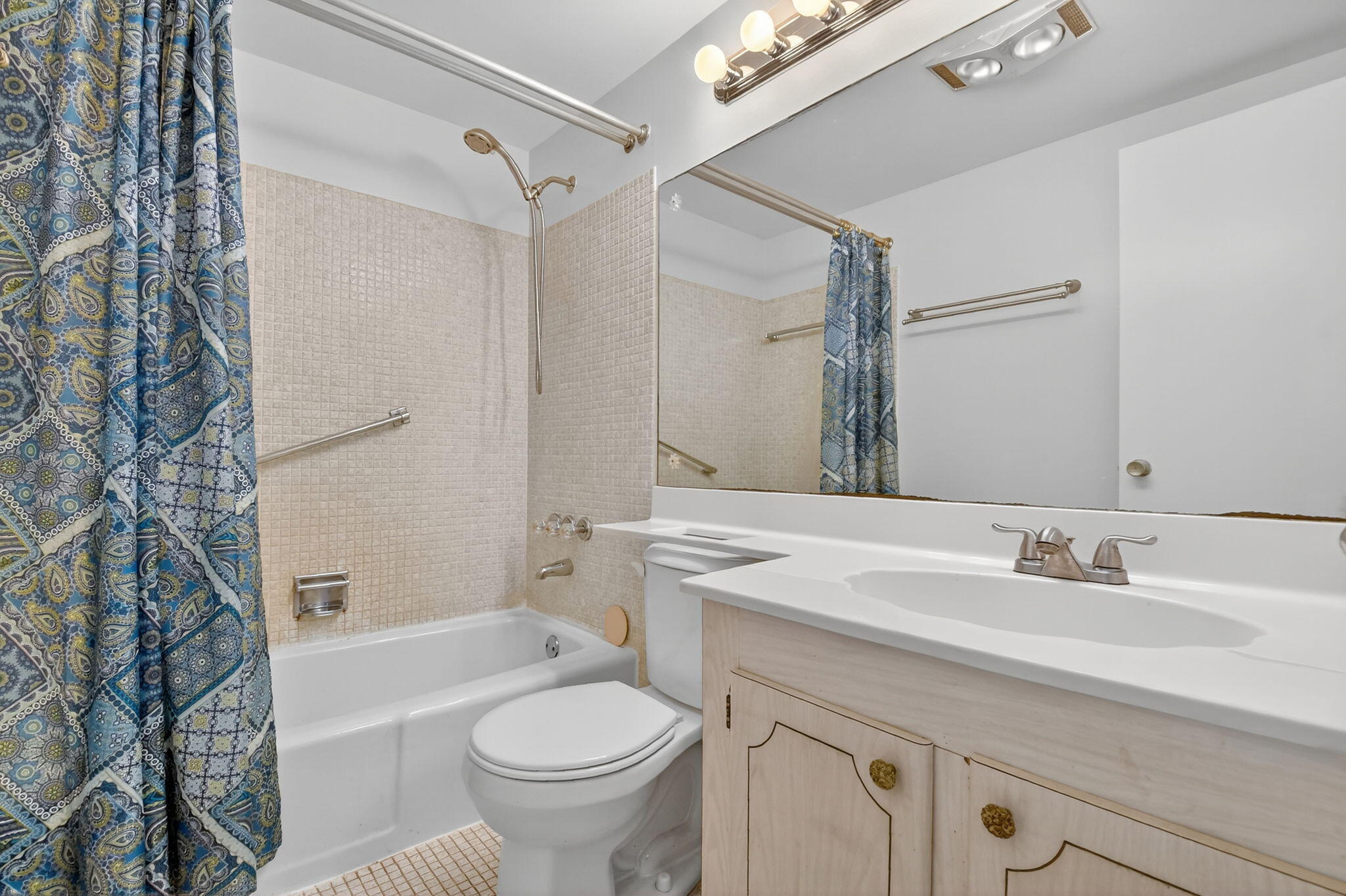 EASTHAMPTON CONDO - Residential