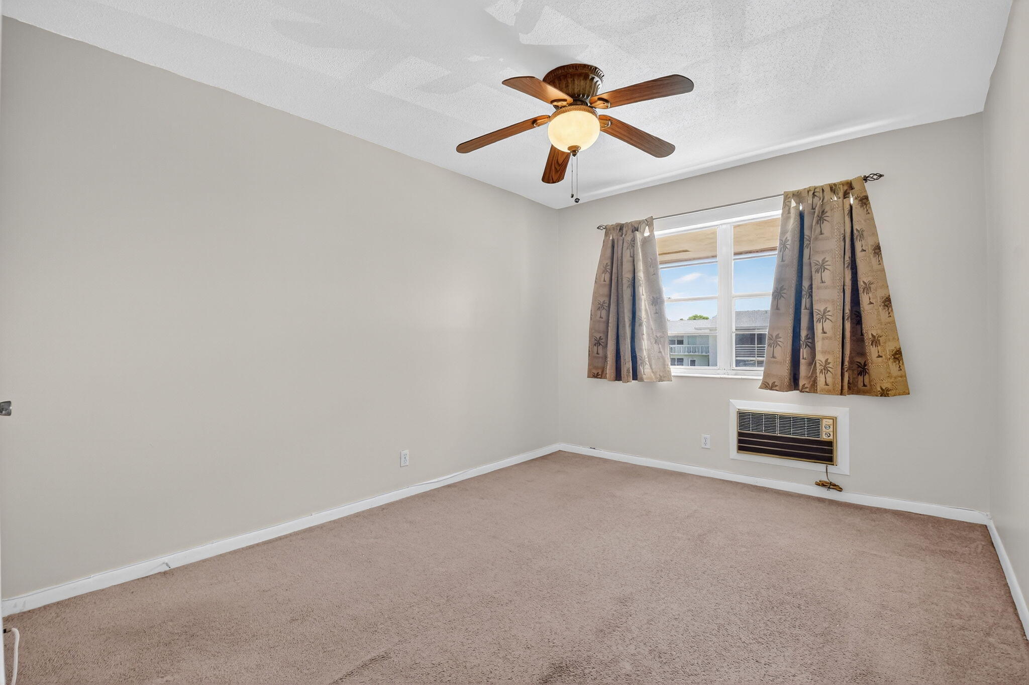 EASTHAMPTON CONDO - Residential