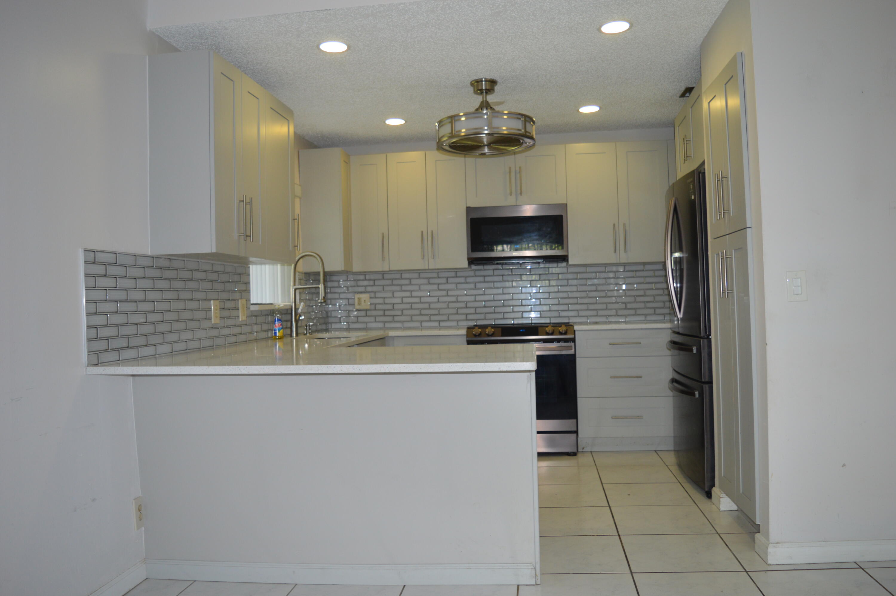 SPRINGTREE LAKES - Residential