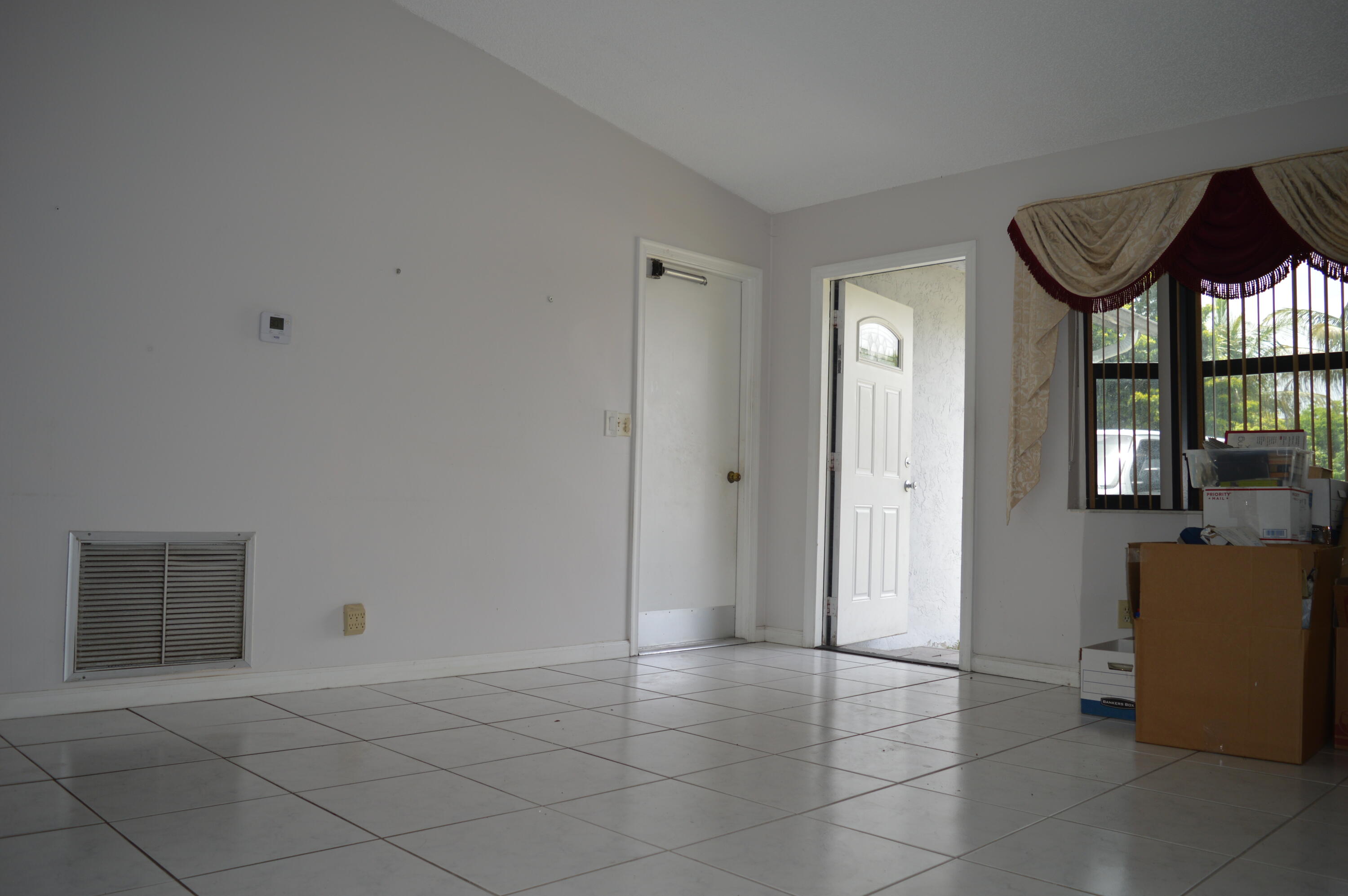 SPRINGTREE LAKES - Residential