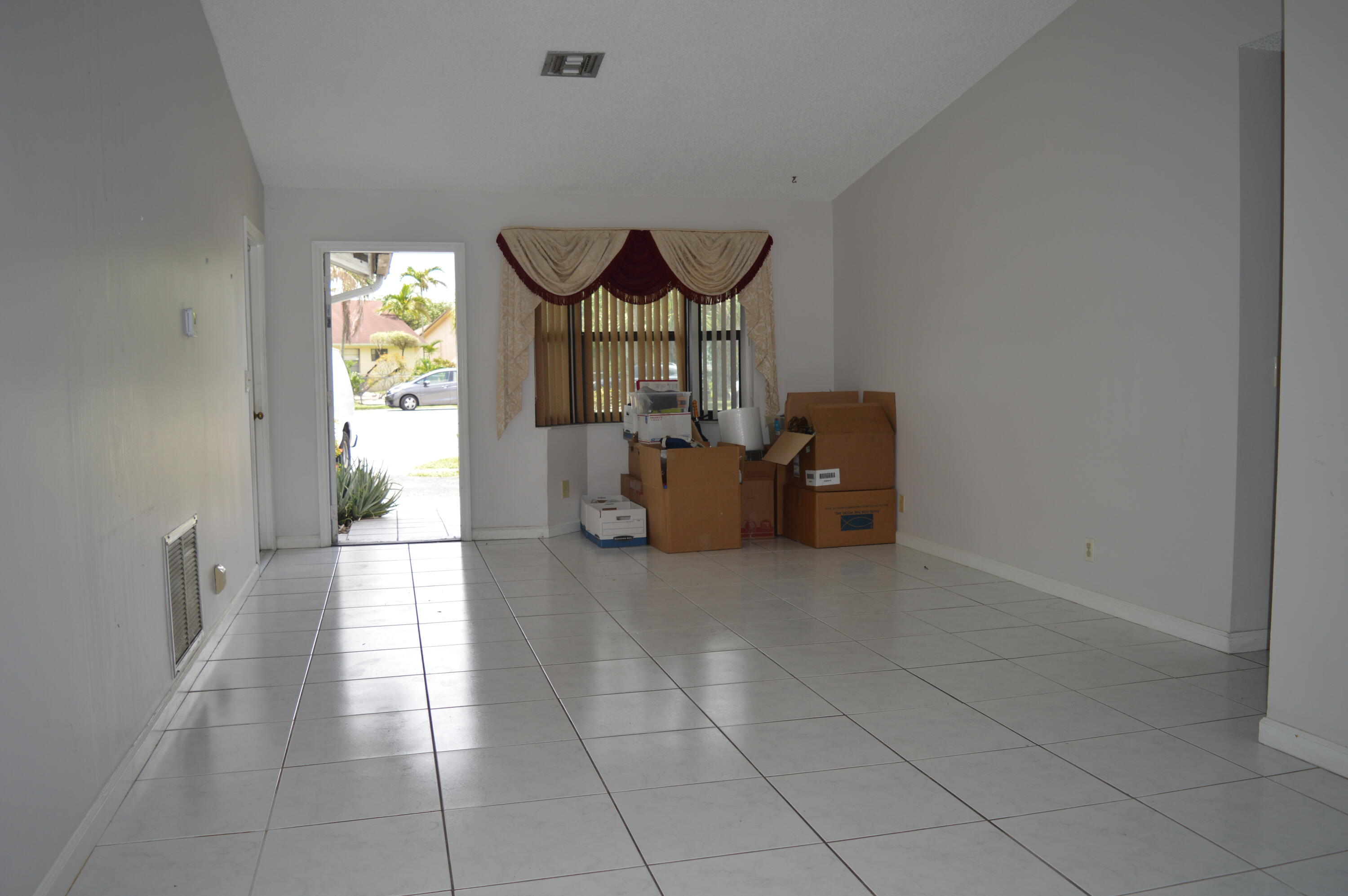 SPRINGTREE LAKES - Residential