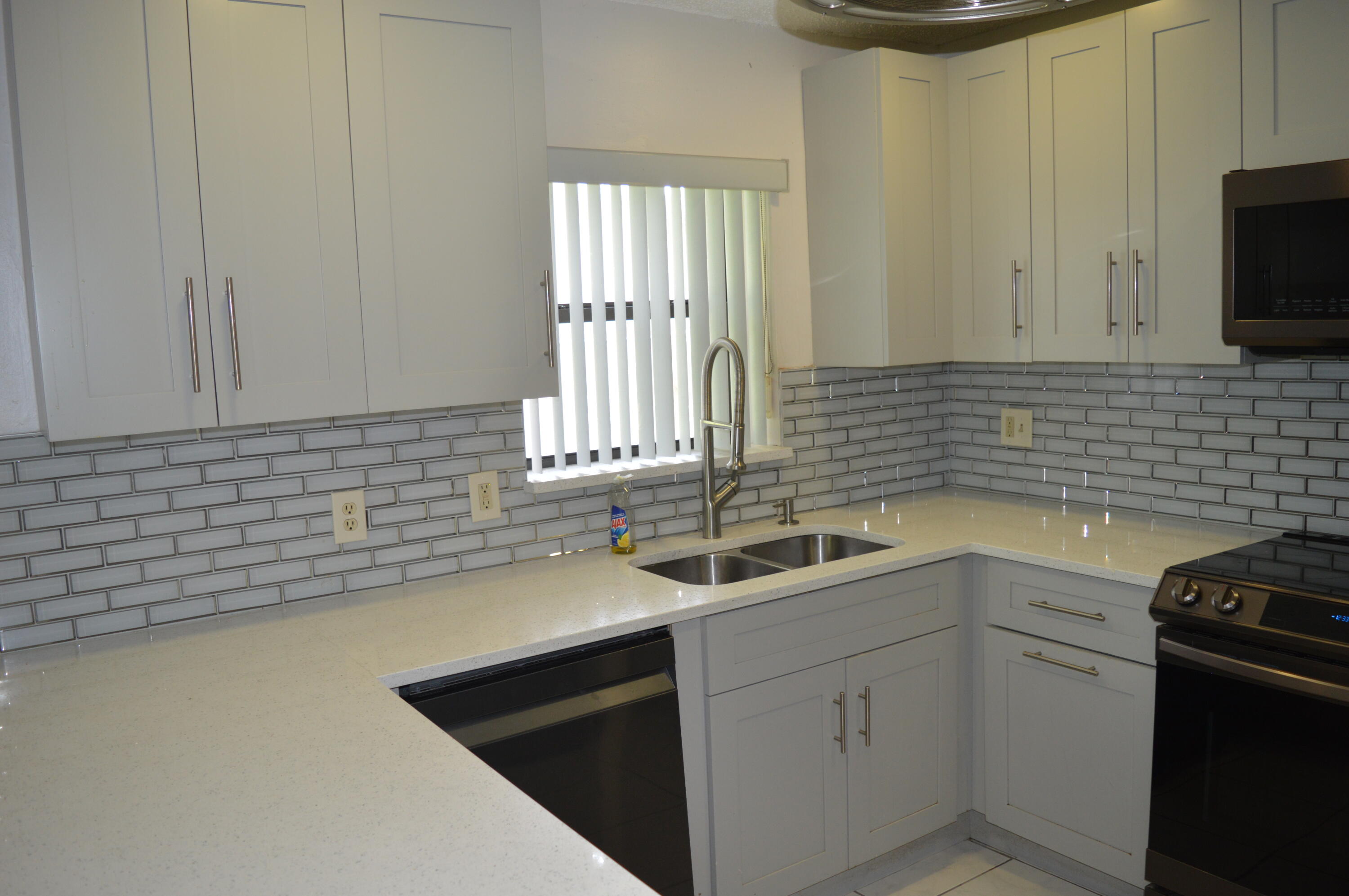 SPRINGTREE LAKES - Residential