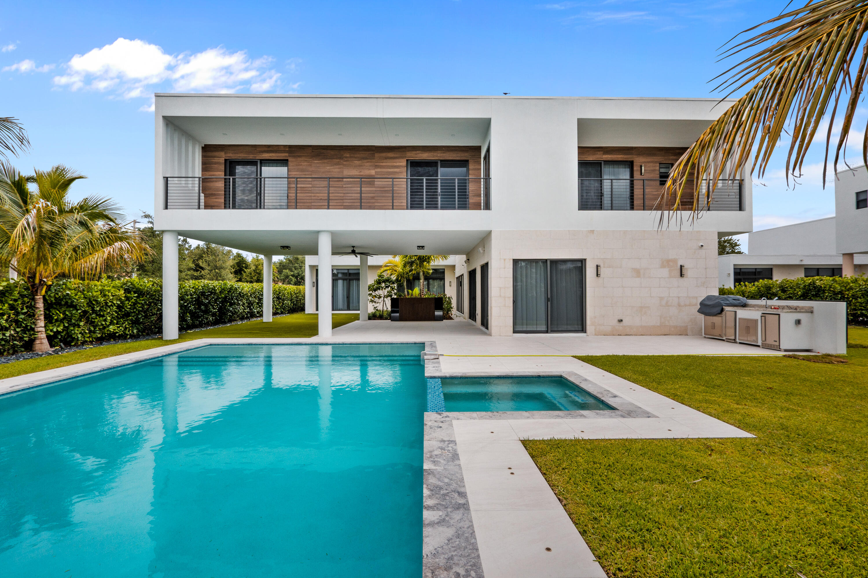 WESTON ESTATES - Residential