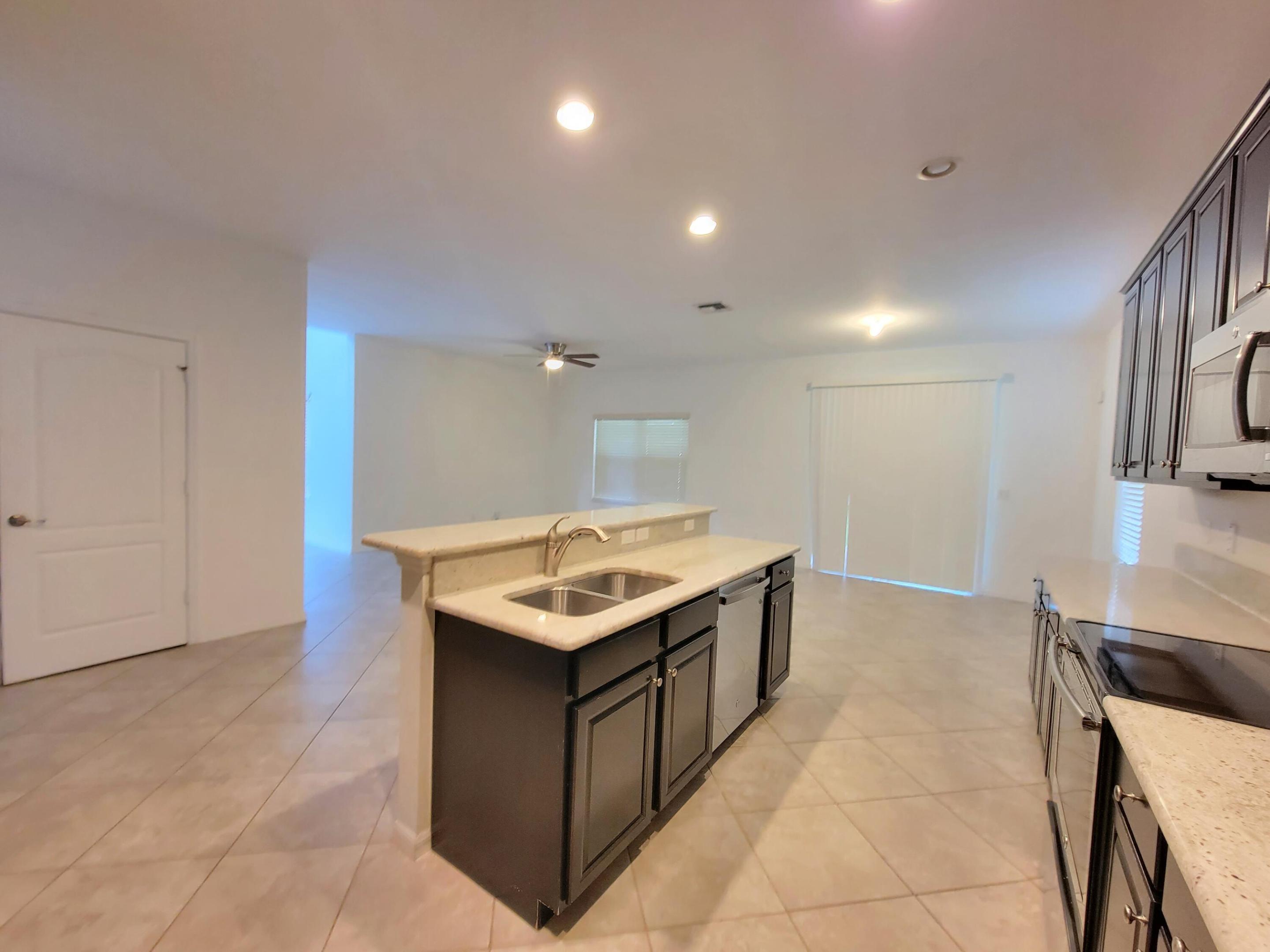 LOXAHATCHEE RESERVE NORTH - Residential Lease