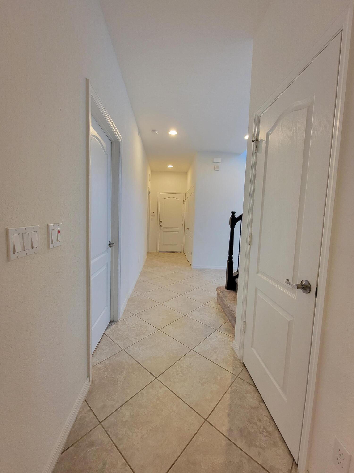LOXAHATCHEE RESERVE NORTH - Residential Lease