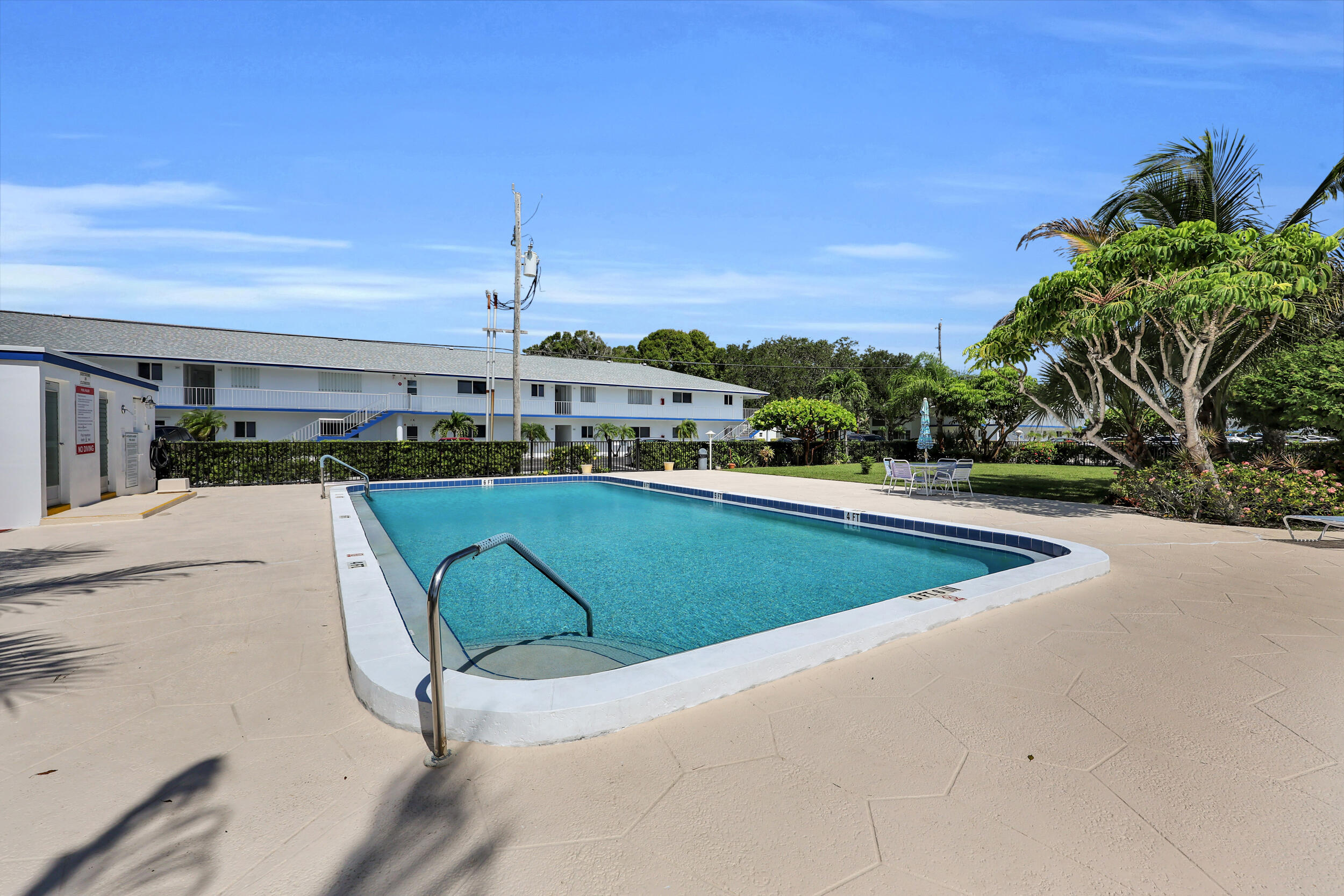 TEQUESTA GARDEN CONDO 6 - Residential