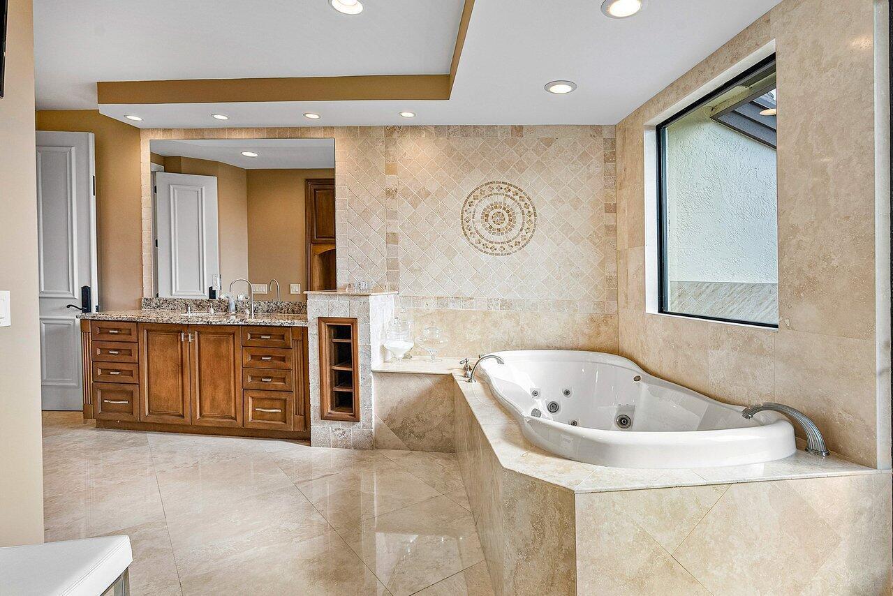 WOODFIELD HUNT CLUB - Residential