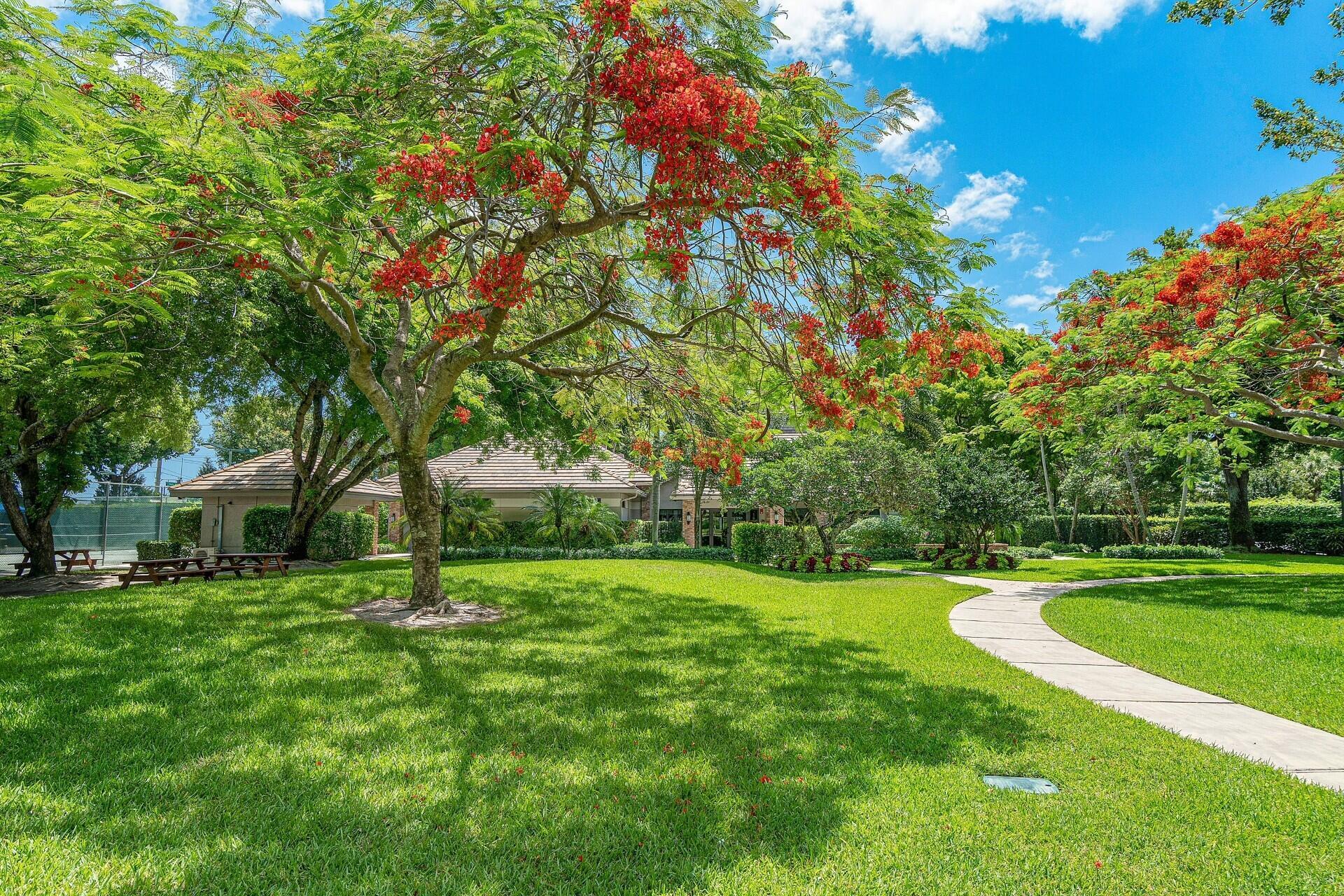 WOODFIELD HUNT CLUB - Residential