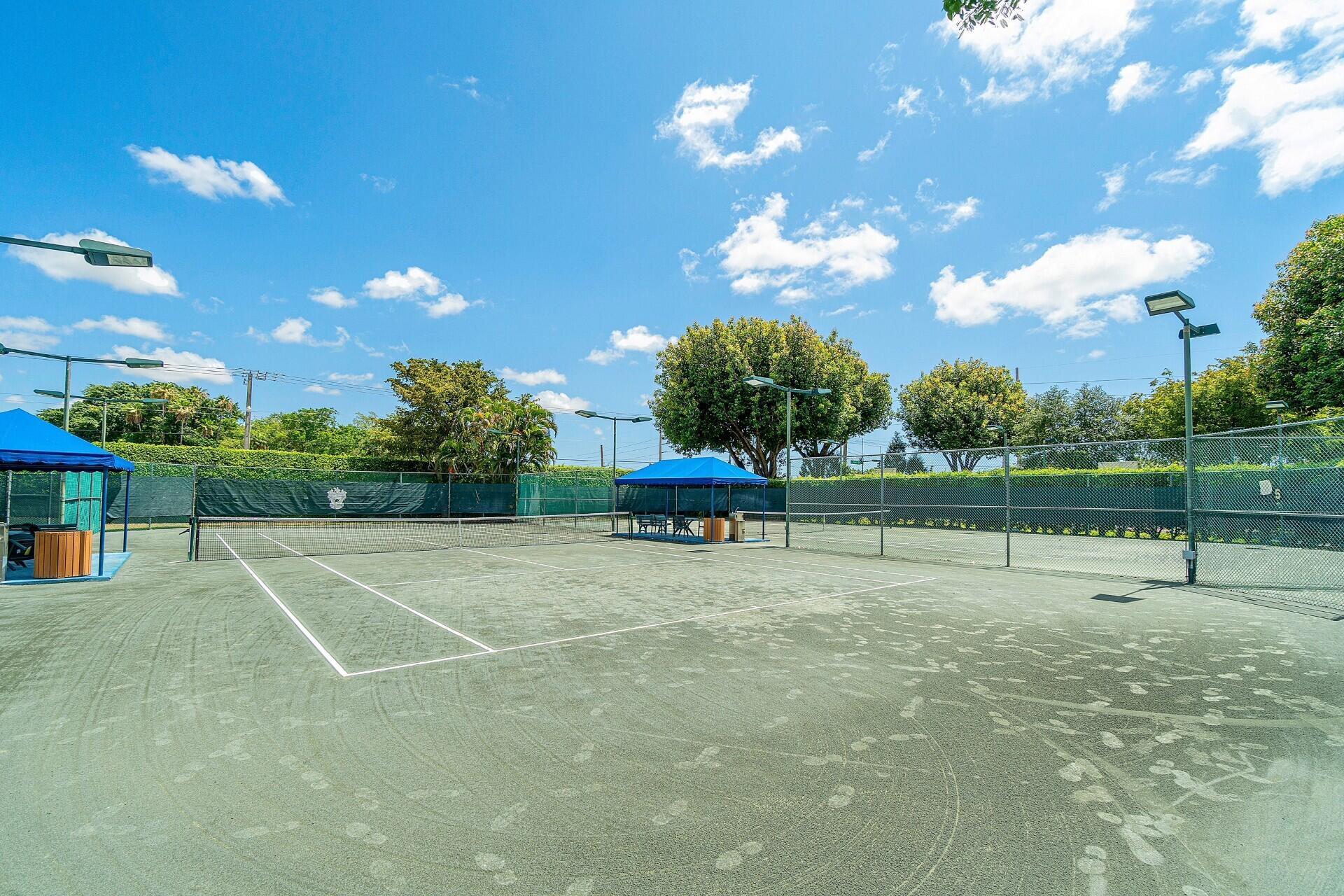 WOODFIELD HUNT CLUB - Residential