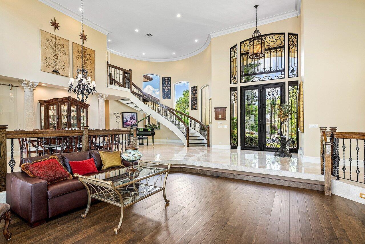 WOODFIELD HUNT CLUB - Residential