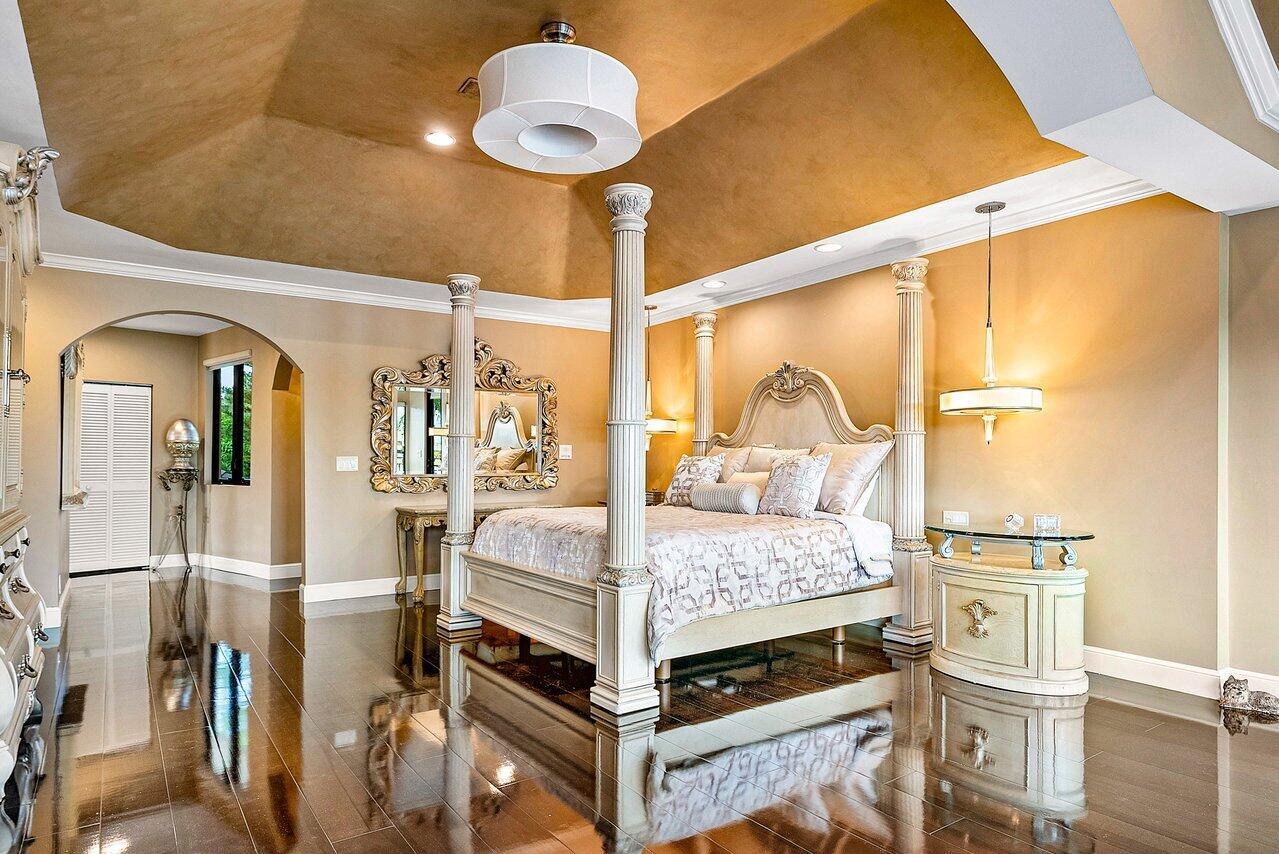 WOODFIELD HUNT CLUB - Residential