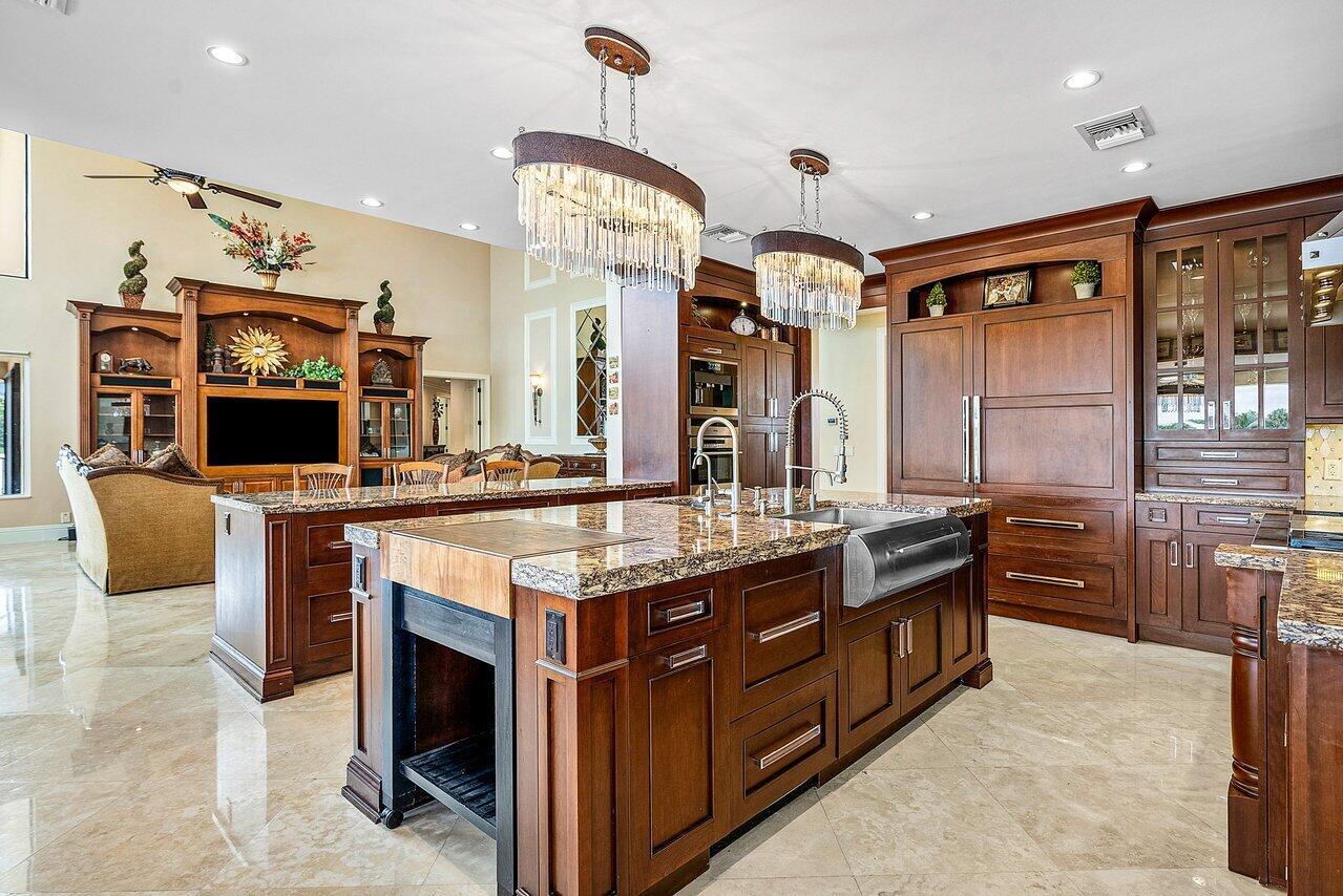 WOODFIELD HUNT CLUB - Residential