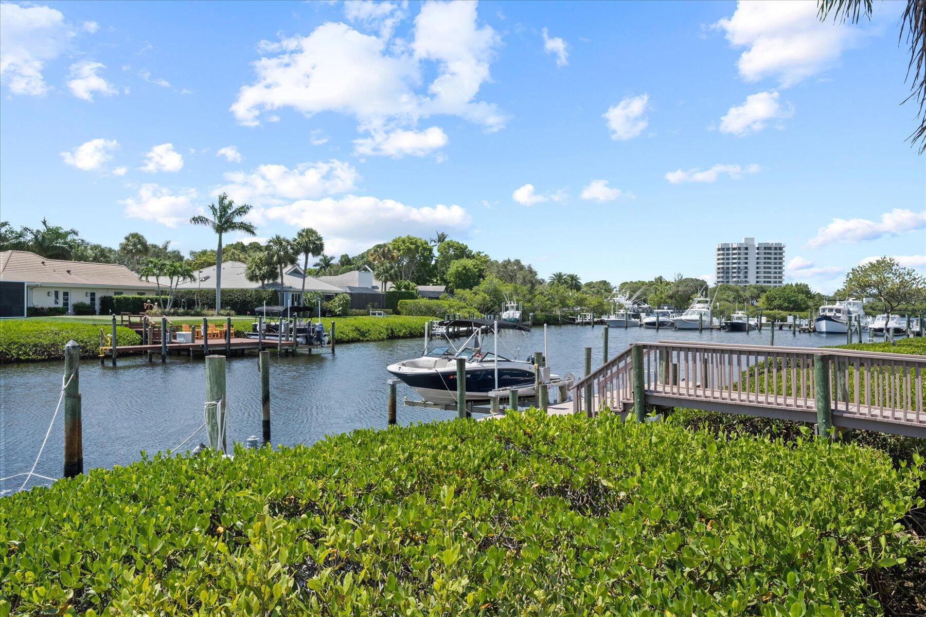 BARROW ISLAND AT JONATHANS LANDING - Residential