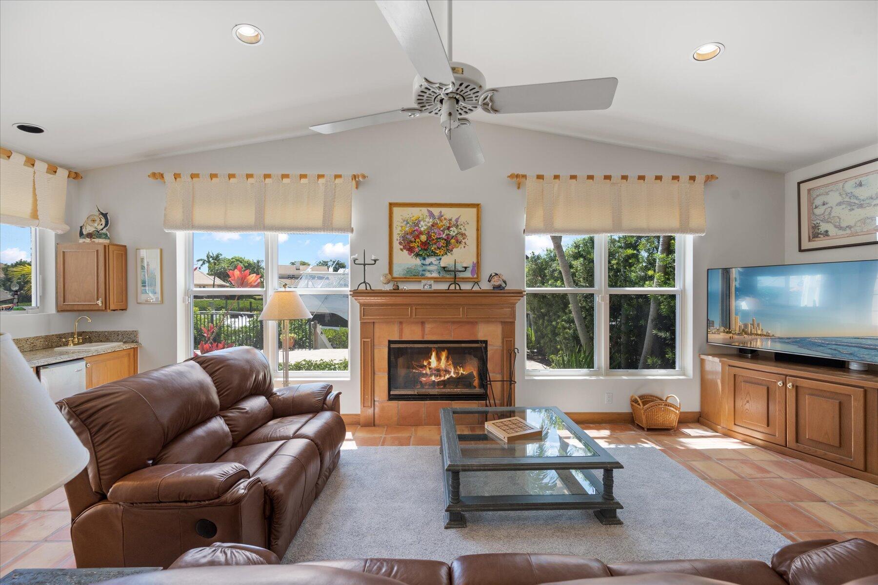 BARROW ISLAND AT JONATHANS LANDING - Residential