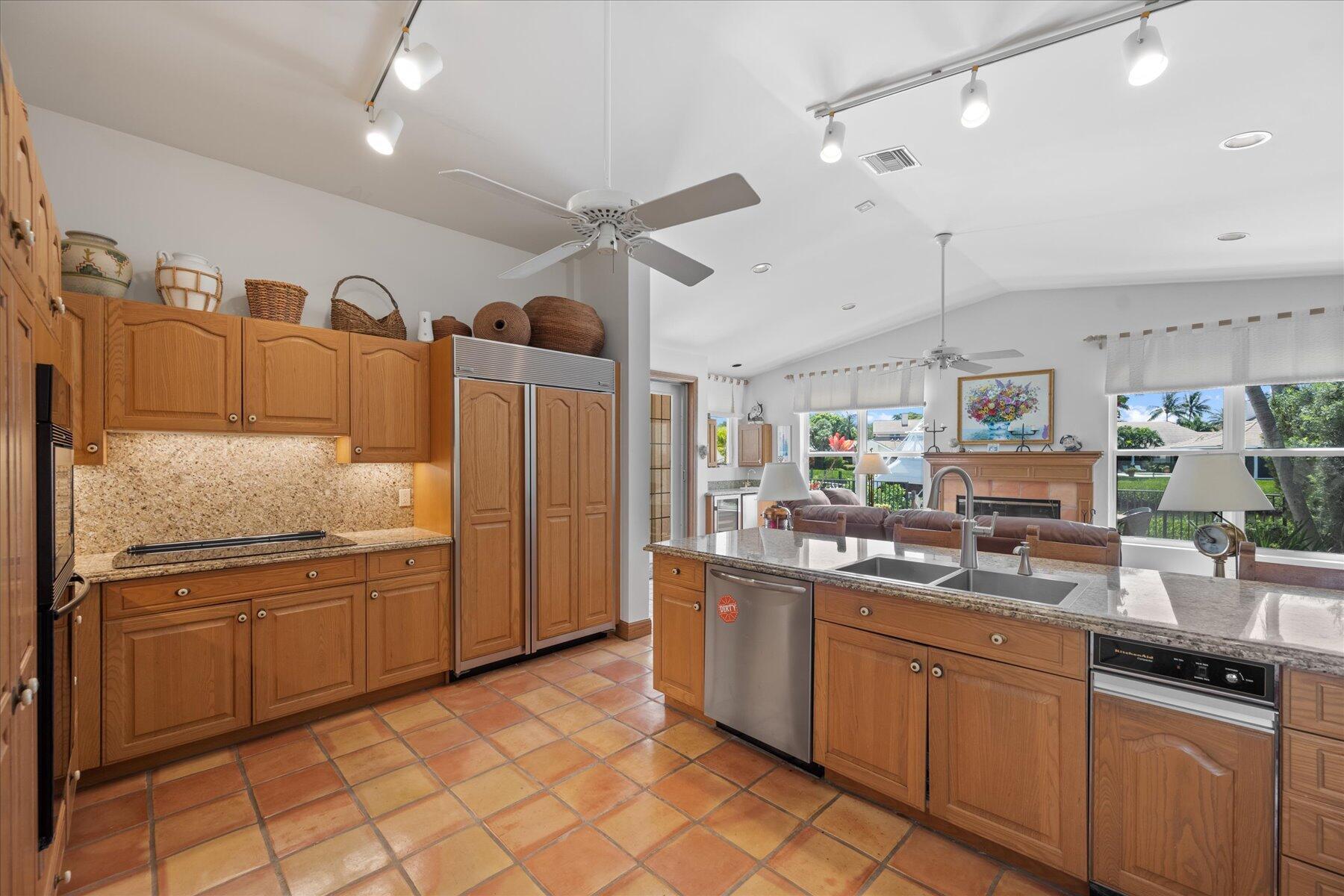 BARROW ISLAND AT JONATHANS LANDING - Residential