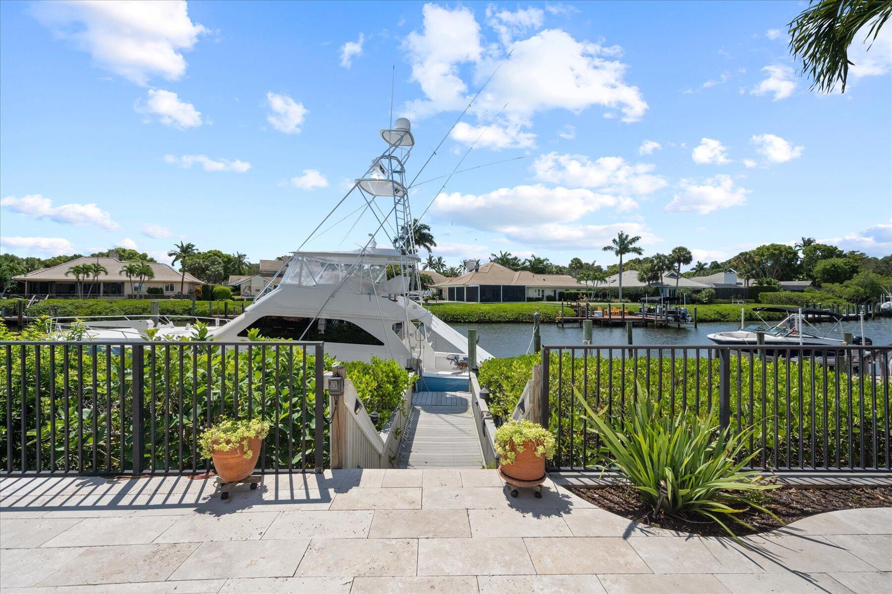 BARROW ISLAND AT JONATHANS LANDING - Residential