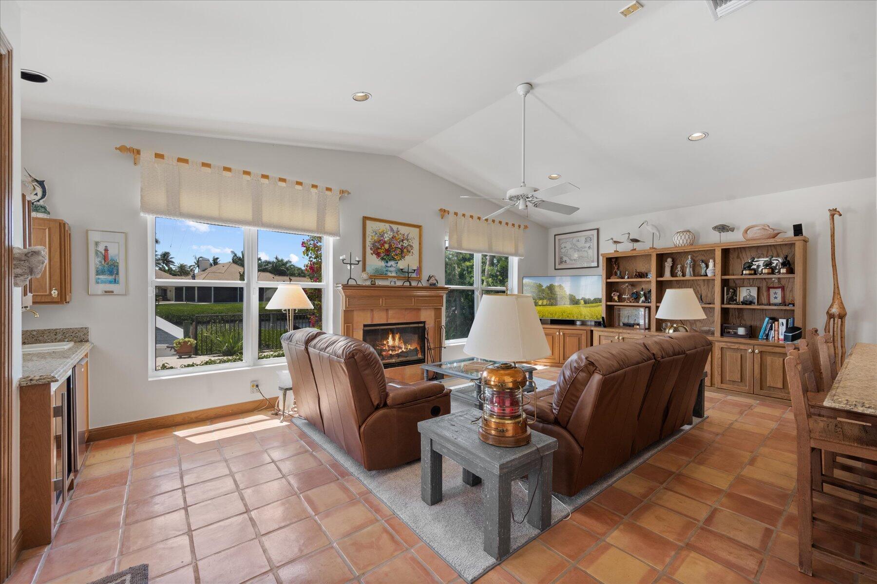 BARROW ISLAND AT JONATHANS LANDING - Residential