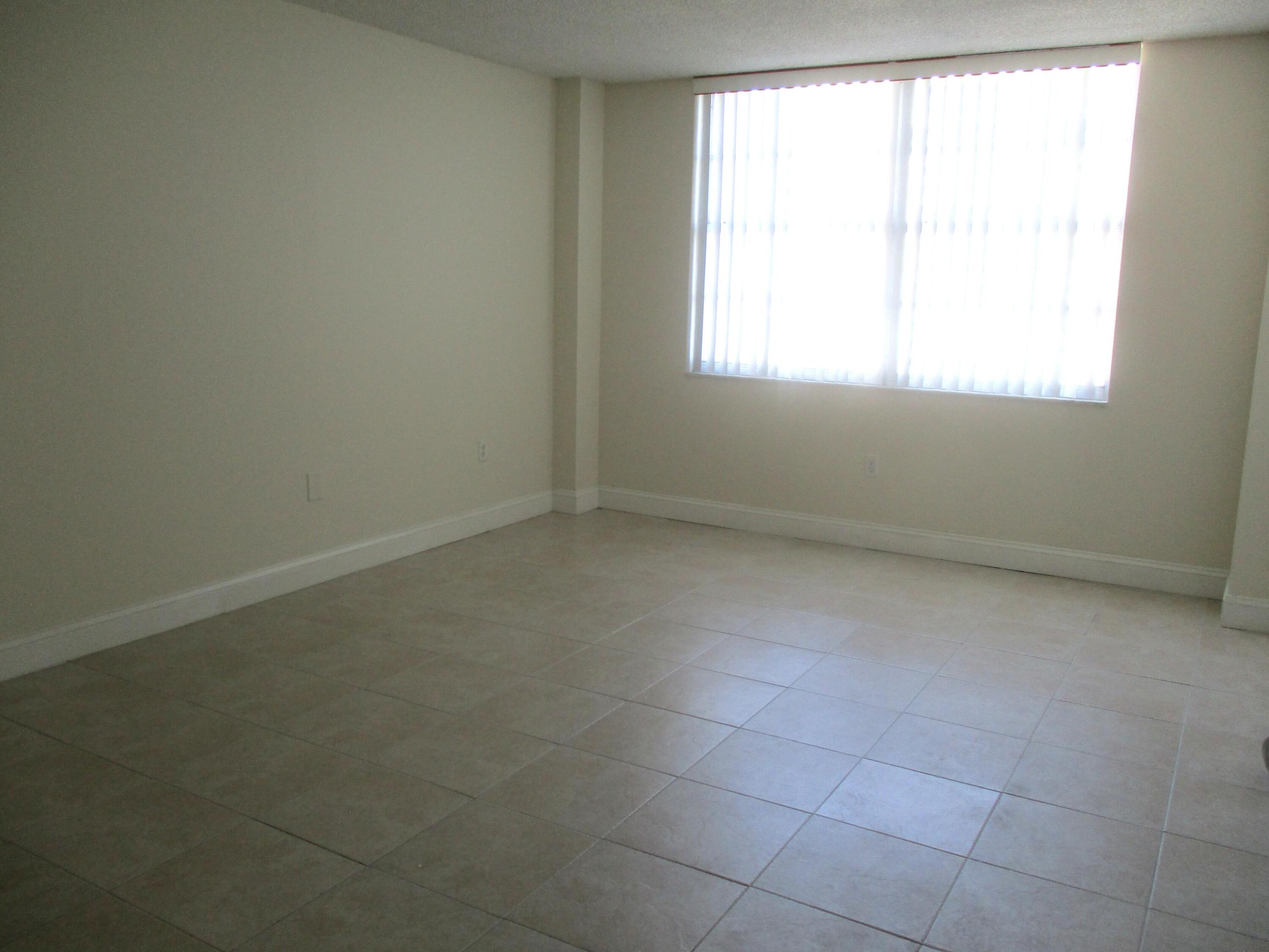 ADMIRALS PORT CONDO WEST BLDG - Residential Lease