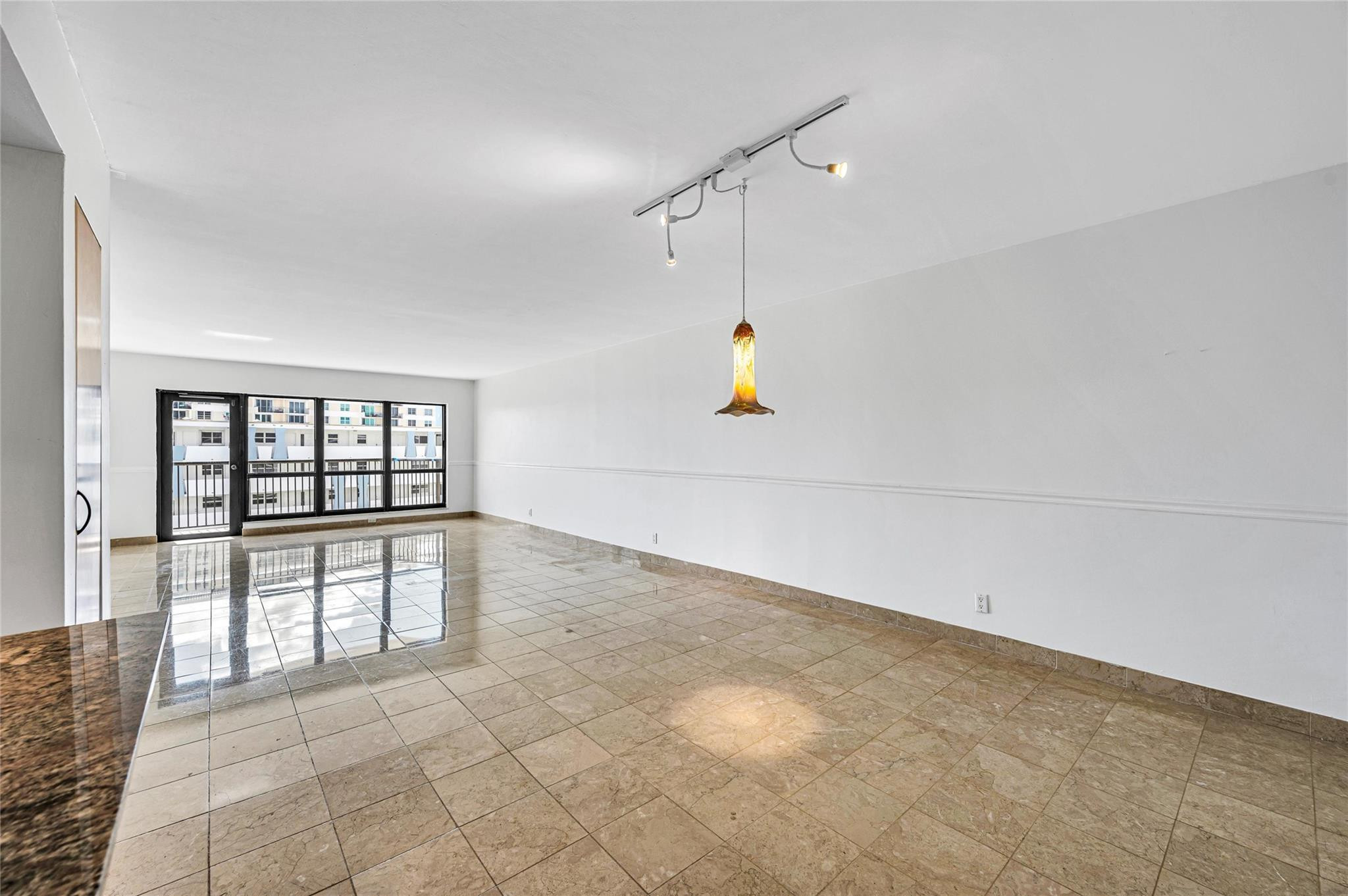 The Hampton Beach Club Co - Residential Lease