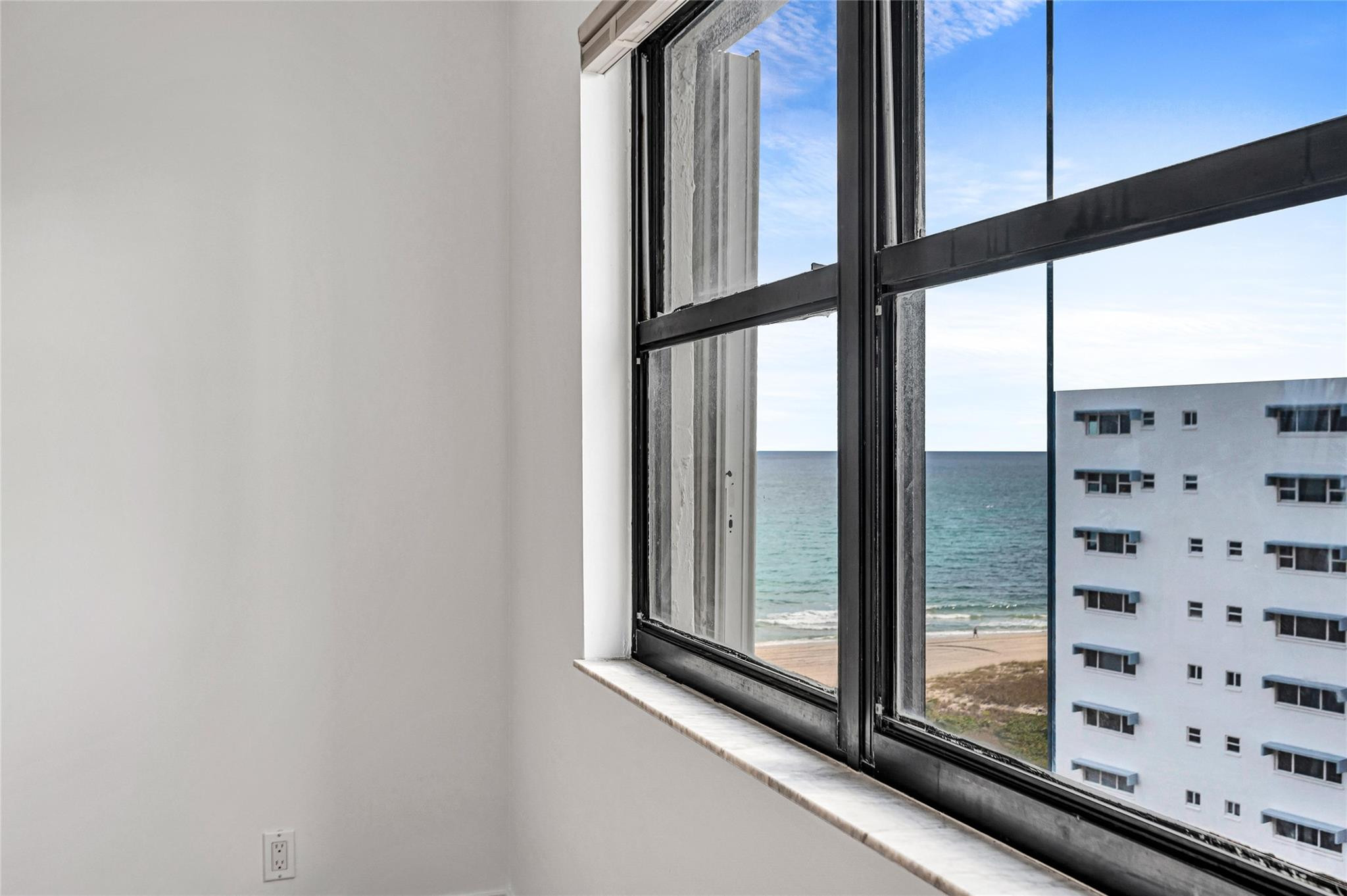 The Hampton Beach Club Co - Residential Lease