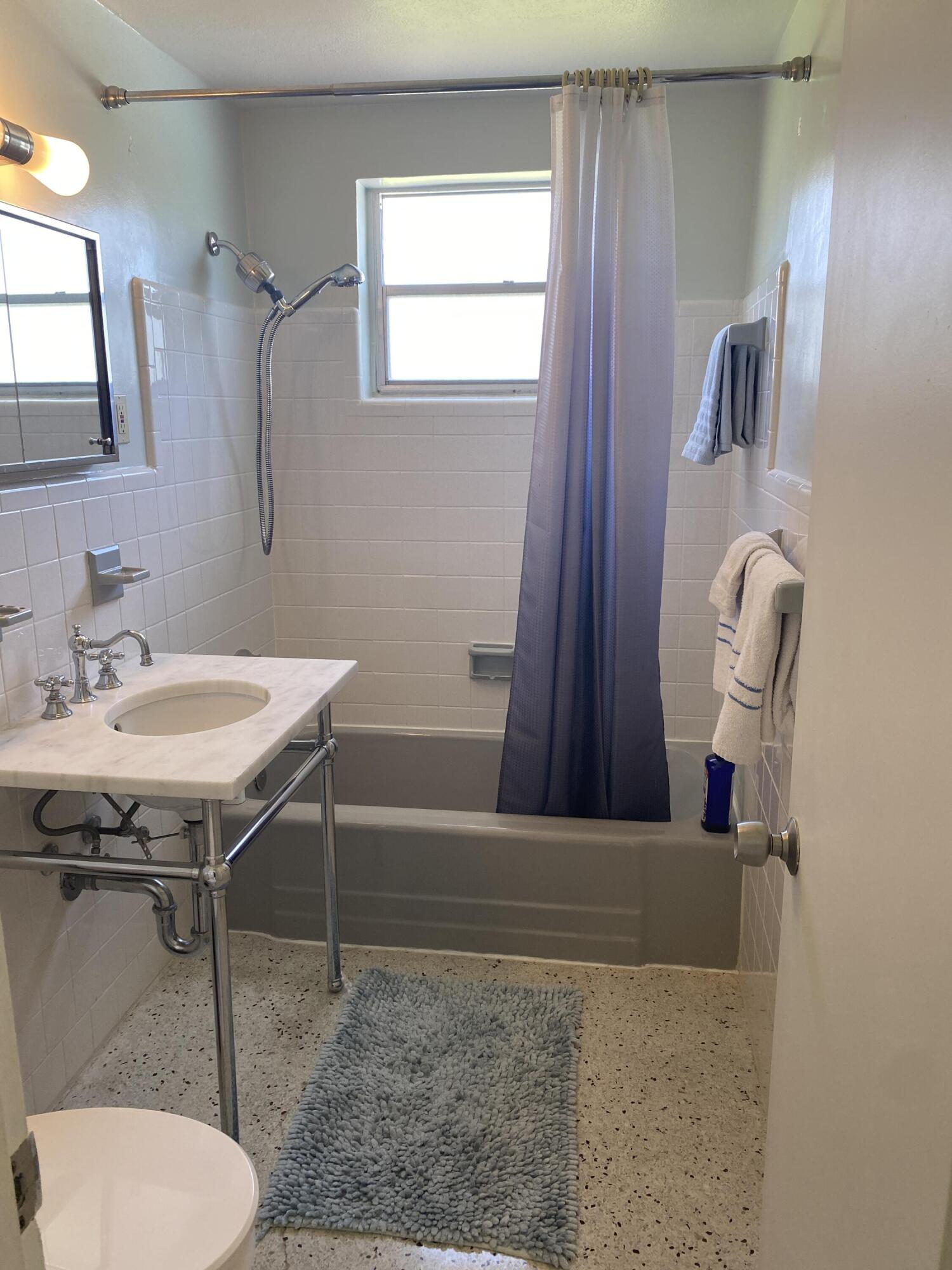 VERO SHORES UNIT 1 - Residential