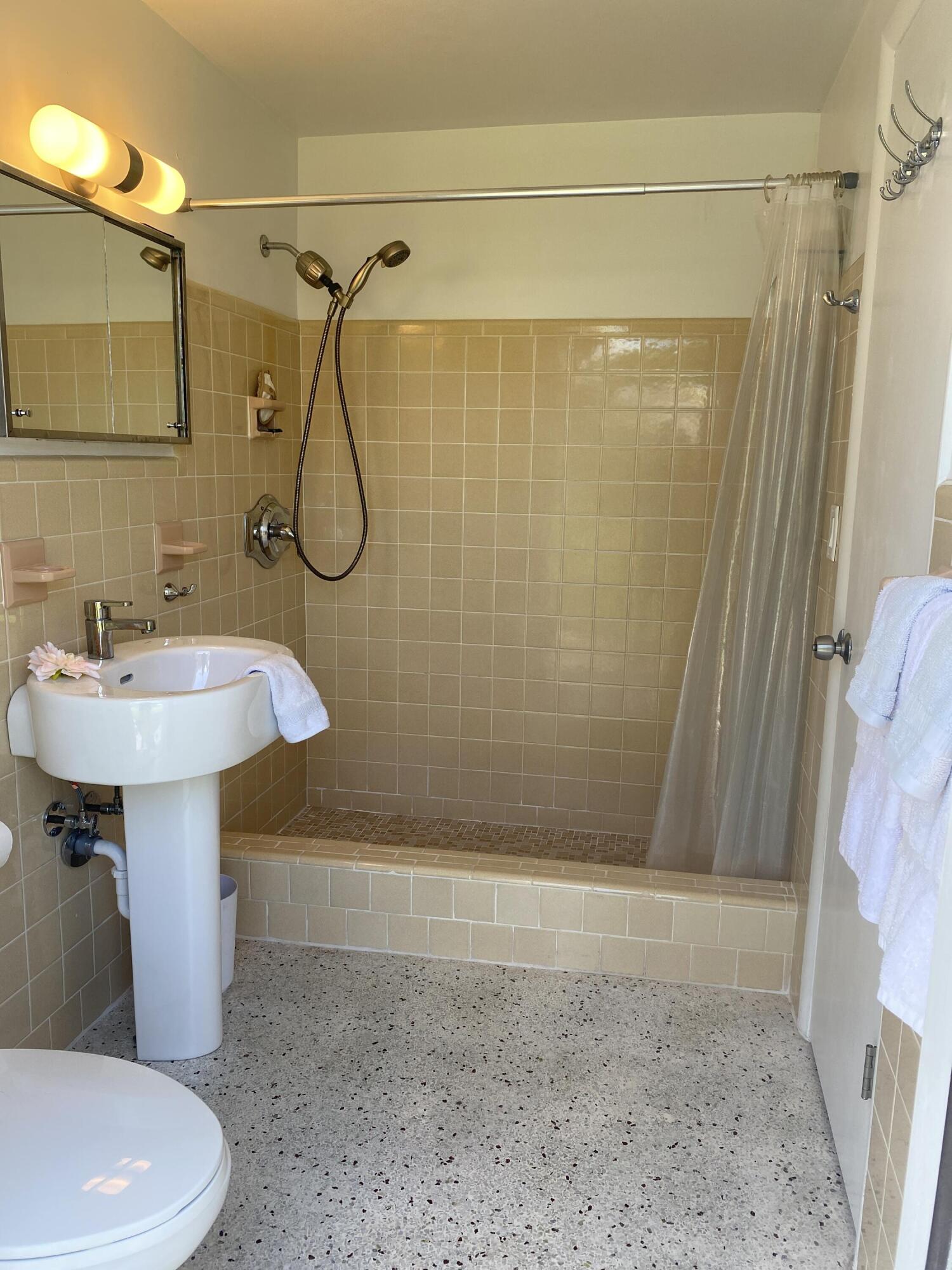 VERO SHORES UNIT 1 - Residential