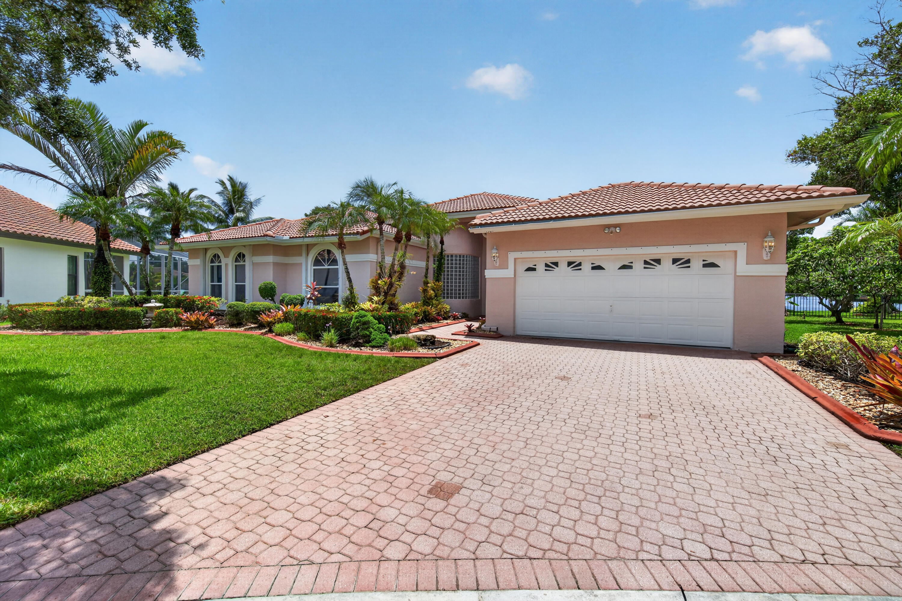 Amazing waterfront pool home in a highly sought-after gated community! From the moment you step inside this beautiful 4-bedroom, 2-full-bath, 2-half-bath residence, including a convenient cabana bath, you'll be captivated by the breathtaking lake views. Designed for both comfortable living and entertaining, this home features spacious living areas, soaring volume ceilings, and an abundance of natural light throughout. Enjoy picturesque water views from the family room, breakfast nook, and many of the home's main living spaces.