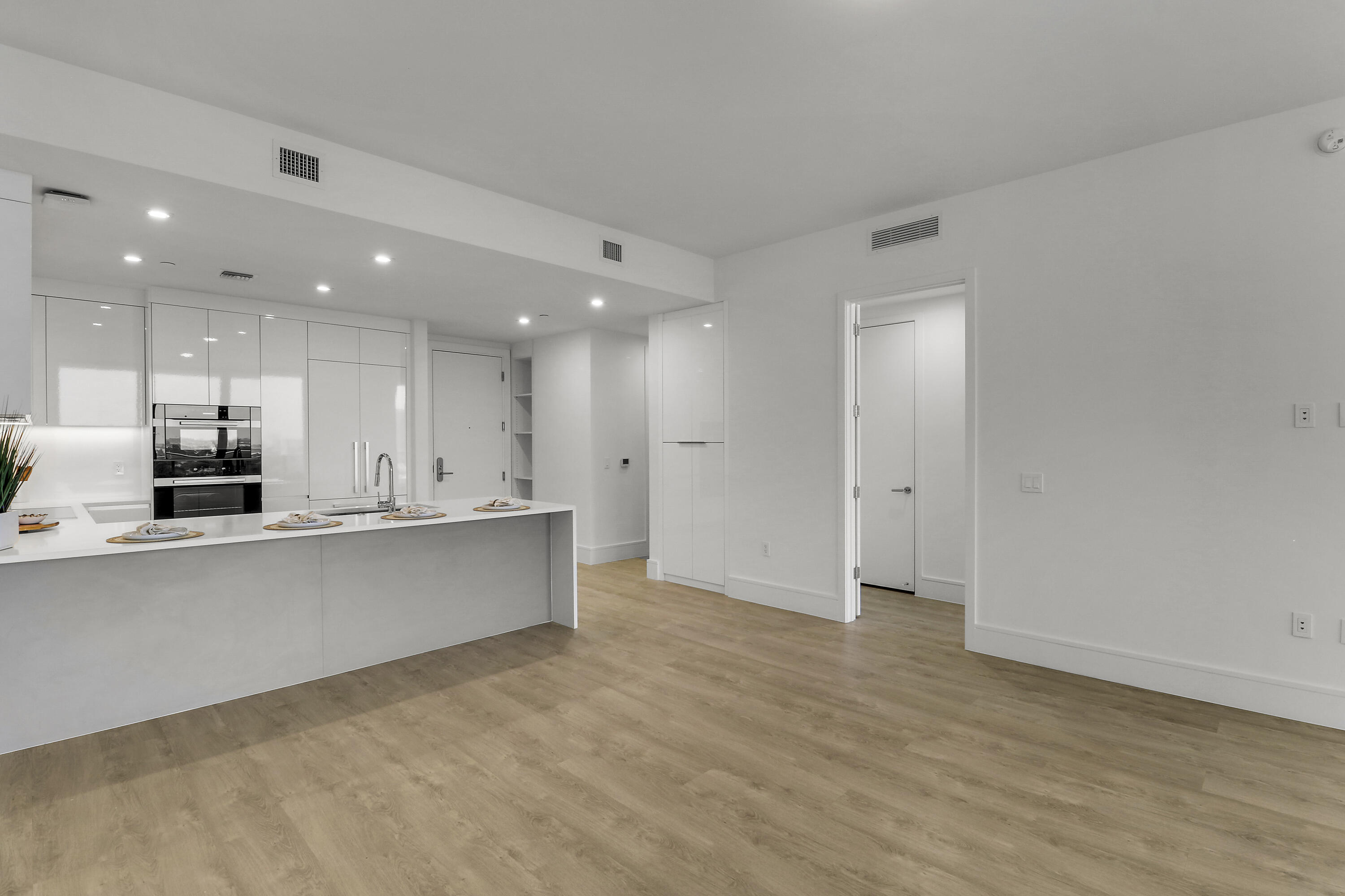 NAUTILUS 220 CONDO - Residential
