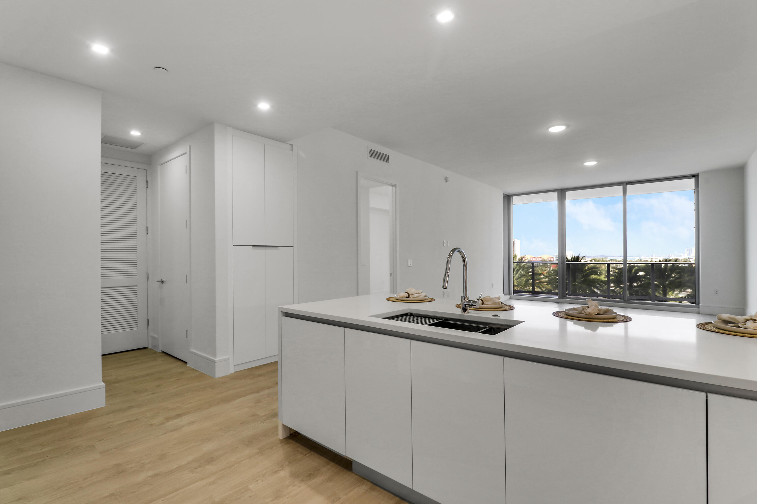 NAUTILUS 220 CONDO - Residential