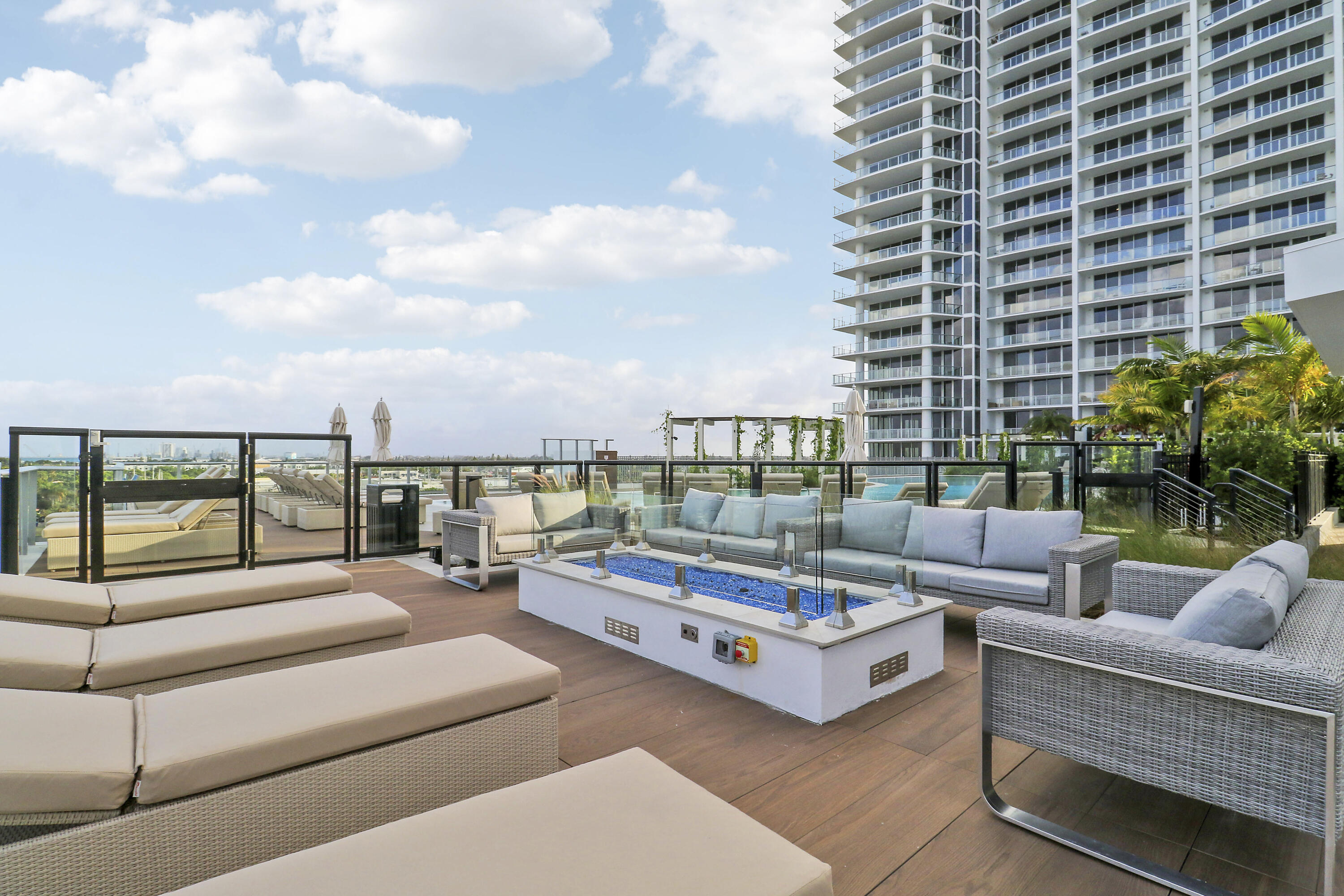 NAUTILUS 220 CONDO - Residential