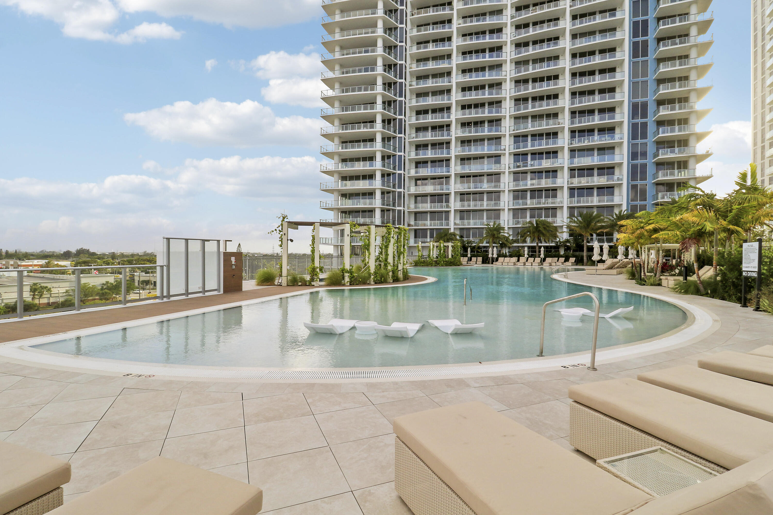 NAUTILUS 220 CONDO - Residential