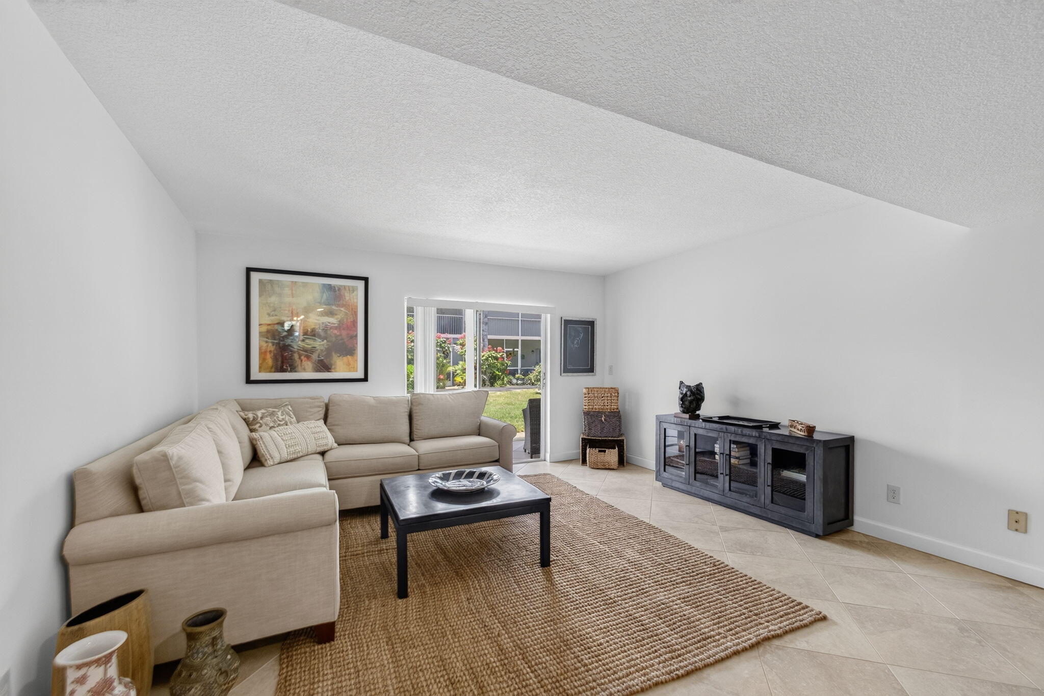 THE LITTLE CLUB CONDO - Residential