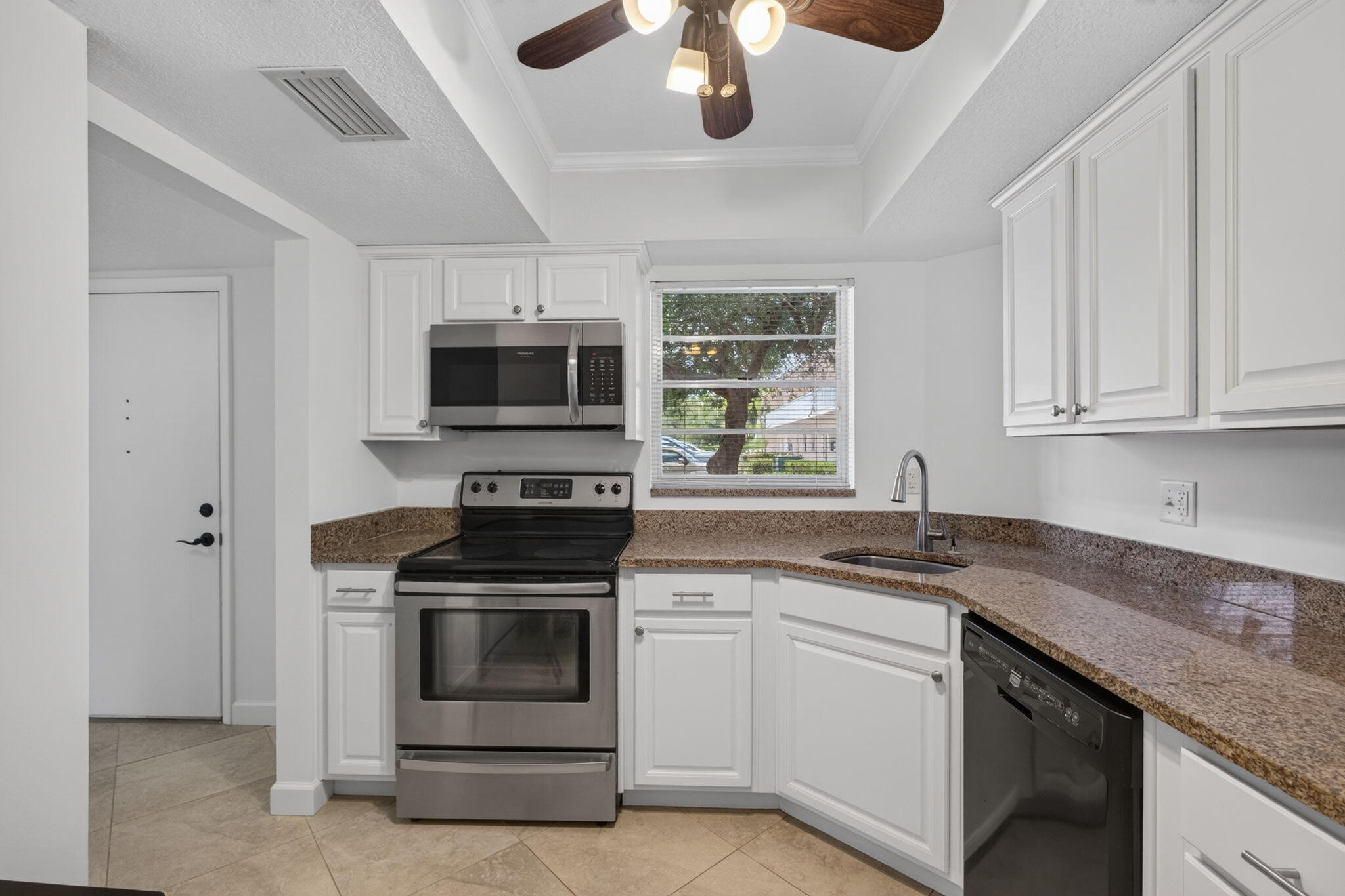THE LITTLE CLUB CONDO - Residential