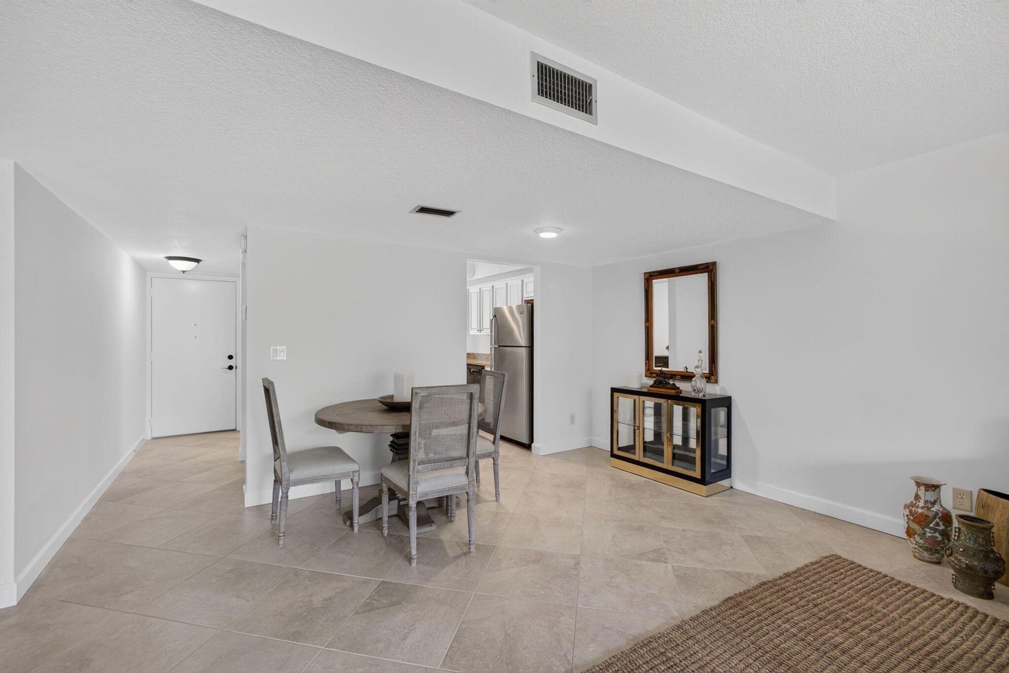 THE LITTLE CLUB CONDO - Residential
